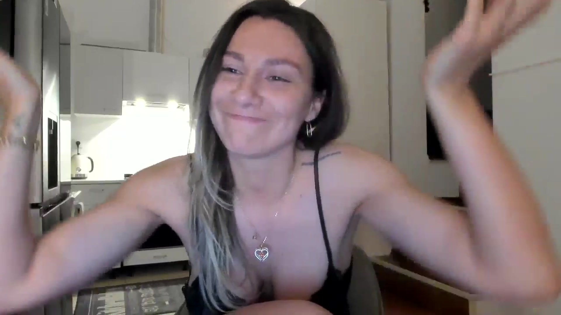 Gallery image thumbnail from ItsEvie's myfreecams stream on, 05/13/2025, 24:58 image 9 of 20