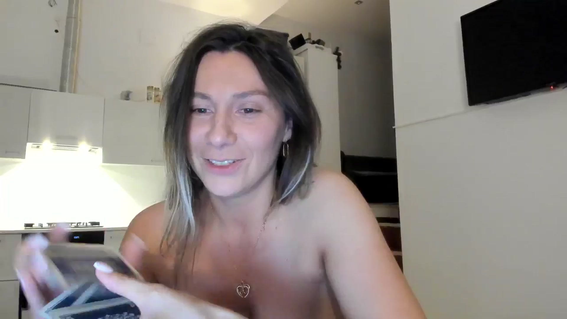Gallery image thumbnail from ItsEvie's myfreecams stream on, 05/13/2025, 24:58 image 15 of 20