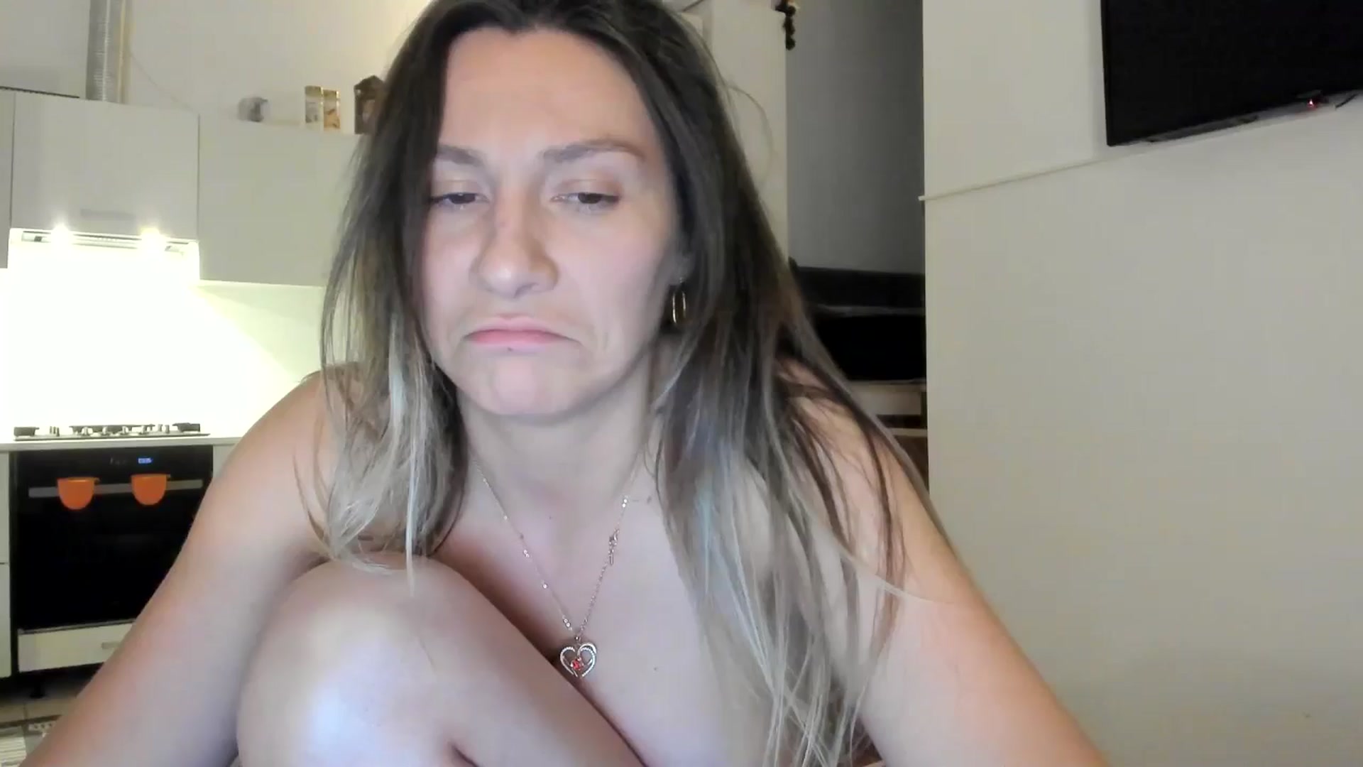 Gallery image thumbnail from ItsEvie's myfreecams stream on, 05/13/2025, 24:58 image 17 of 20