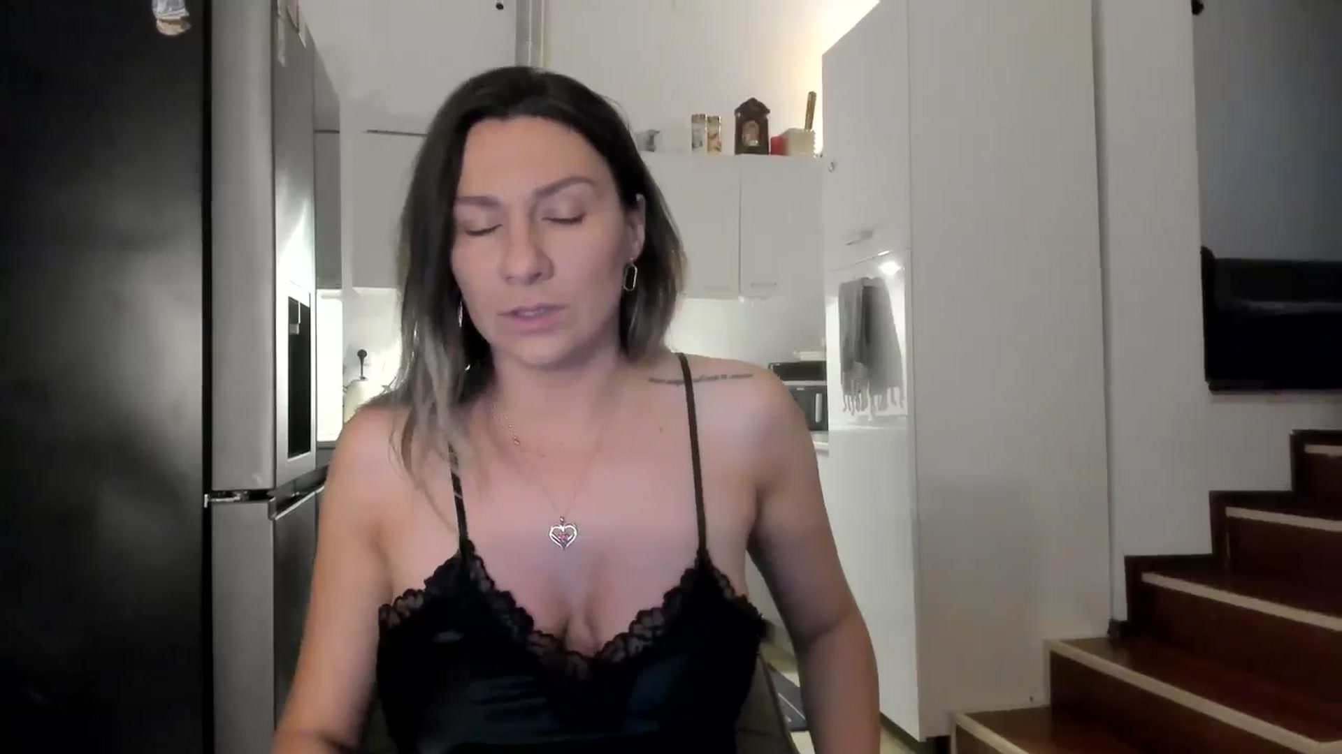 Gallery image thumbnail from ItsEvie's myfreecams stream on, 05/13/2025, 24:58 image 2 of 20