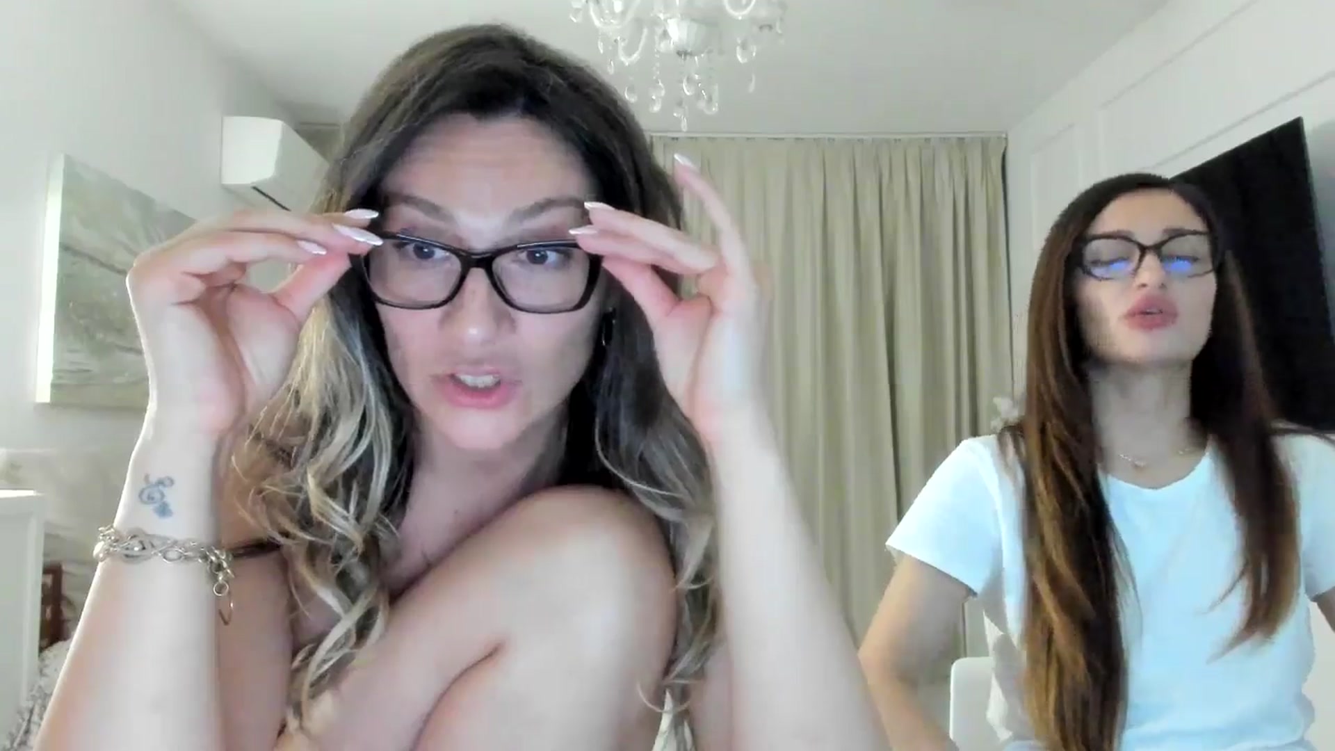 Gallery image thumbnail from ItsEvie's myfreecams stream on, 05/14/2025, 23:50 image 19 of 20