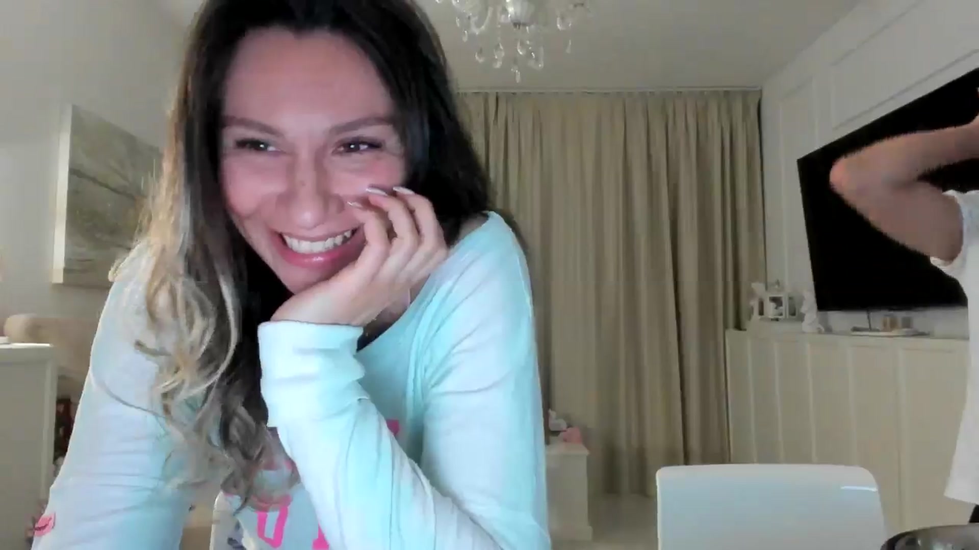 Gallery image thumbnail from ItsEvie's myfreecams stream on, 05/14/2025, 23:50 image 6 of 20