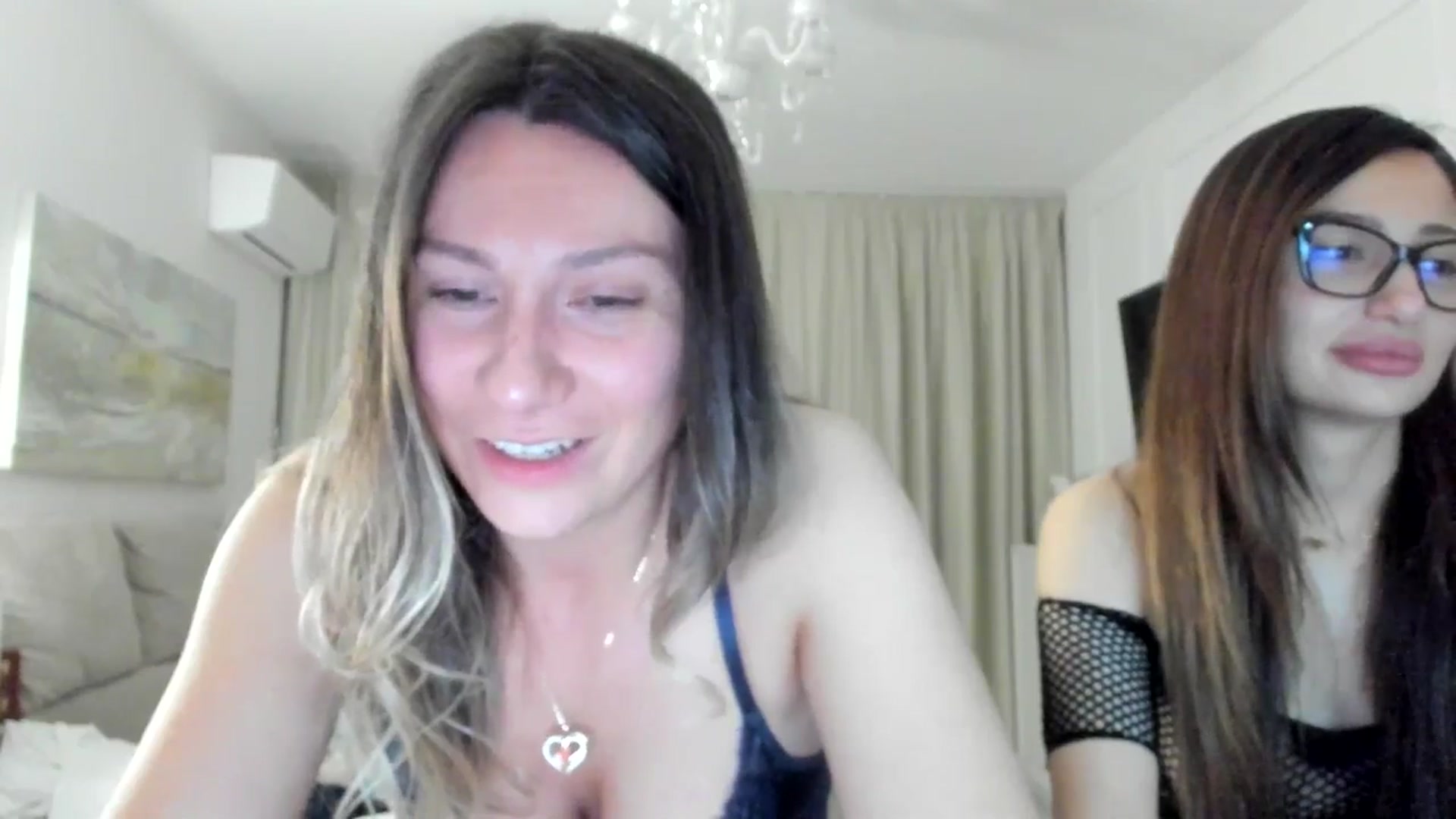 Gallery image thumbnail from ItsEvie's myfreecams stream on, 05/15/2025, 22:34 image 10 of 20