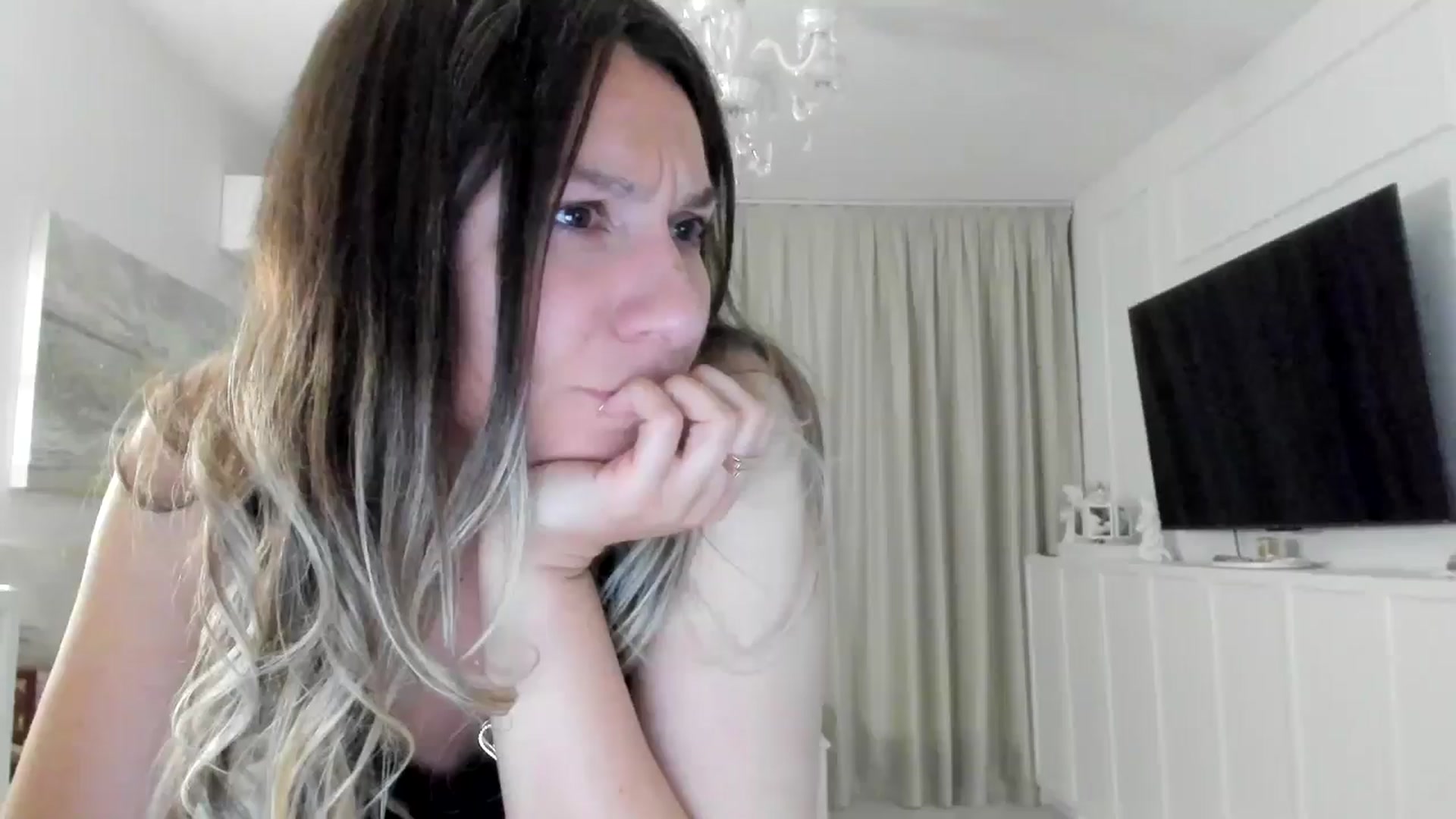 Gallery image thumbnail from ItsEvie's myfreecams stream on, 05/16/2025, 24:51 image 17 of 20