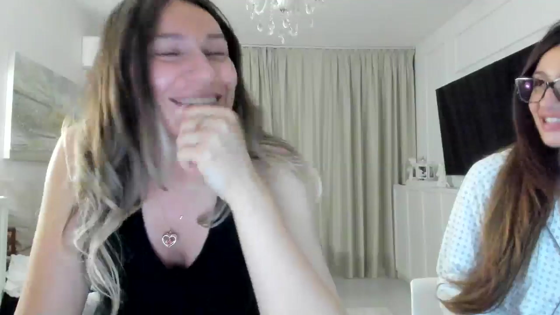 Gallery image thumbnail from ItsEvie's myfreecams stream on, 05/16/2025, 24:51 image 10 of 20