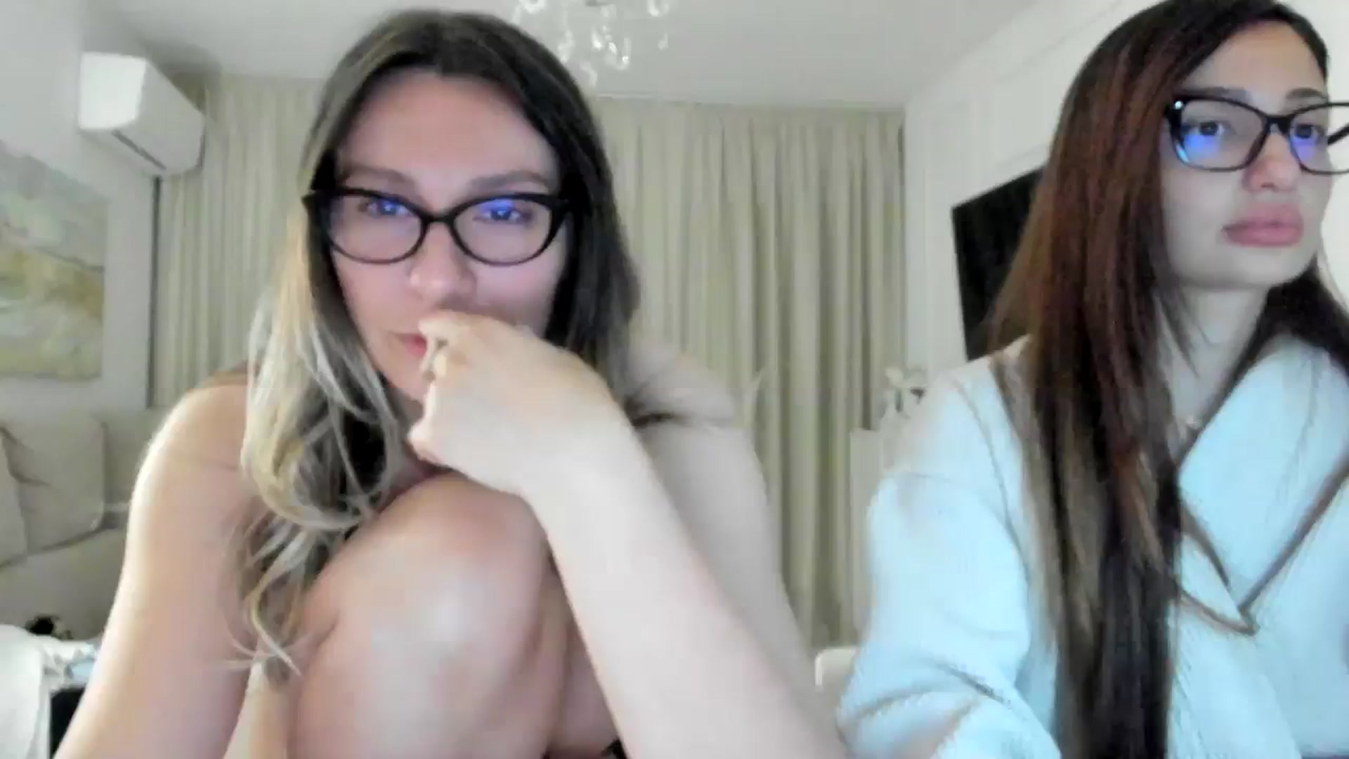 Gallery image thumbnail from ItsEvie's myfreecams stream on, 05/16/2025, 24:51 image 1 of 20