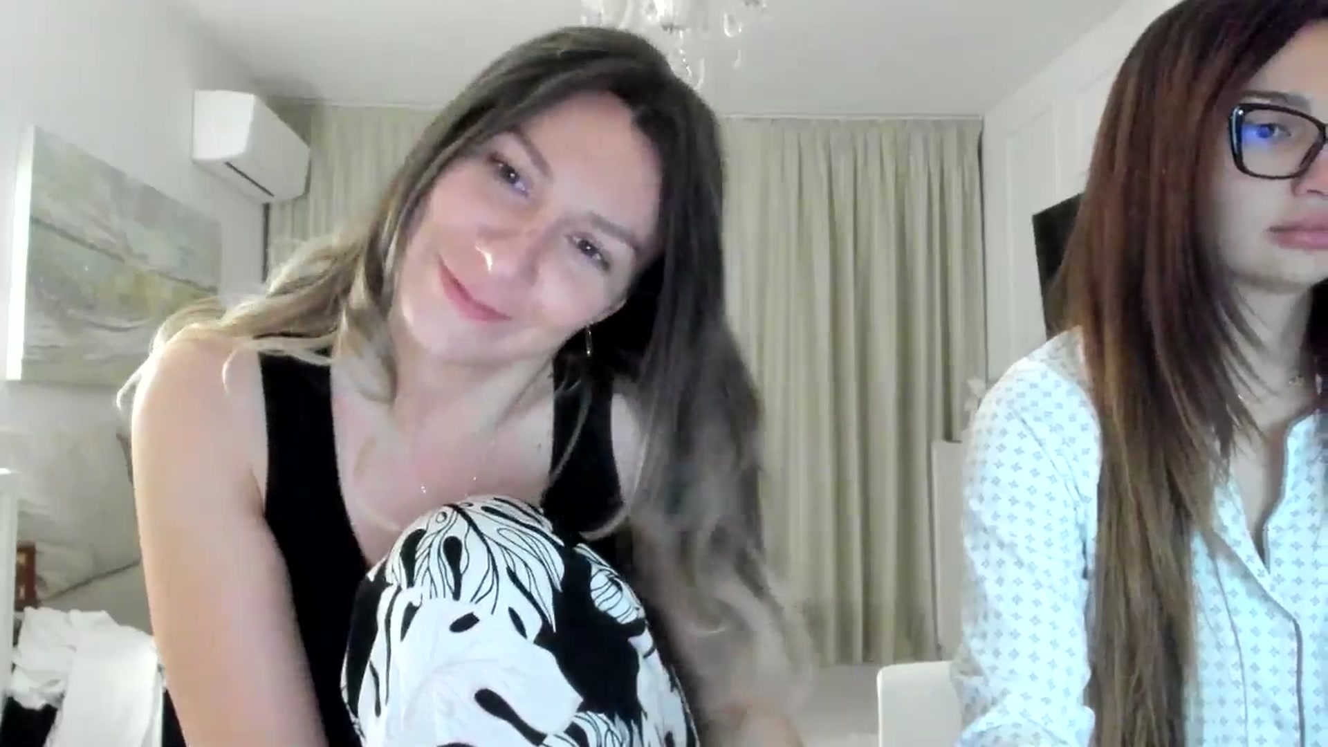 Gallery image thumbnail from ItsEvie's myfreecams stream on, 05/16/2025, 24:51 image 6 of 20