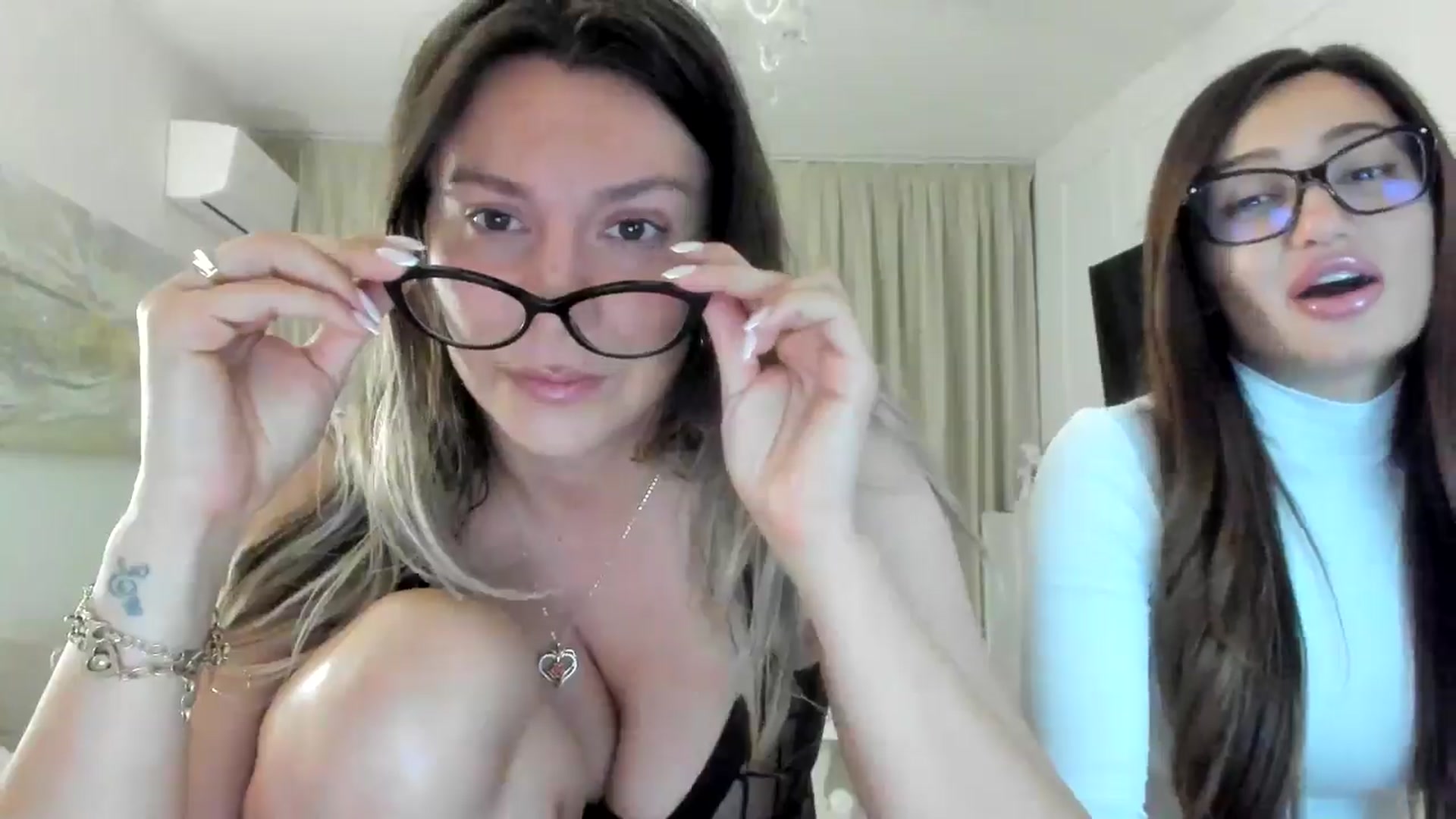 Gallery image thumbnail from ItsEvie's myfreecams stream on, 05/17/2025, 24:02 image 10 of 20