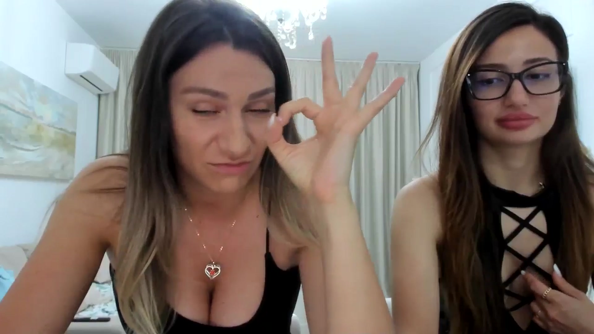 Gallery image thumbnail from ItsEvie's myfreecams stream on, 05/18/2025, 24:15 image 4 of 20
