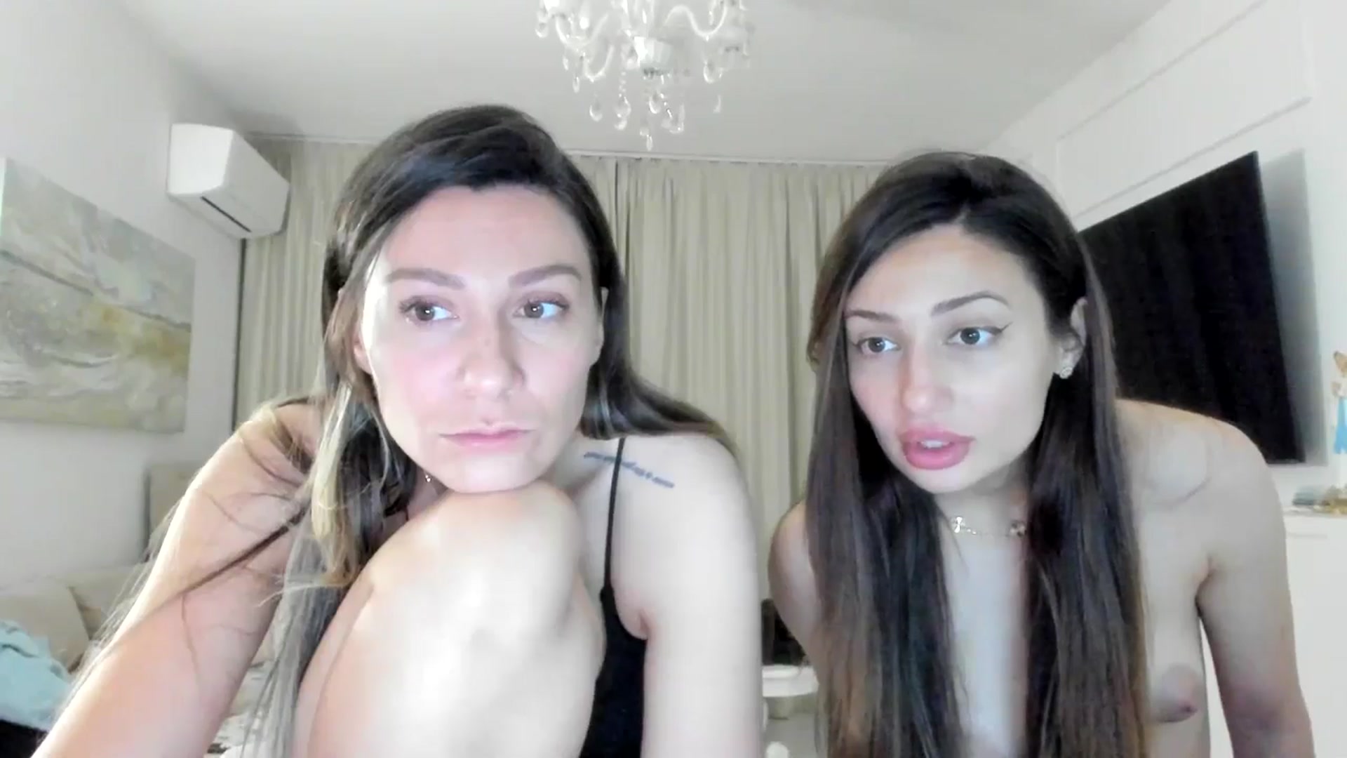 Gallery image thumbnail from ItsEvie's myfreecams stream on, 05/18/2025, 24:15 image 16 of 20