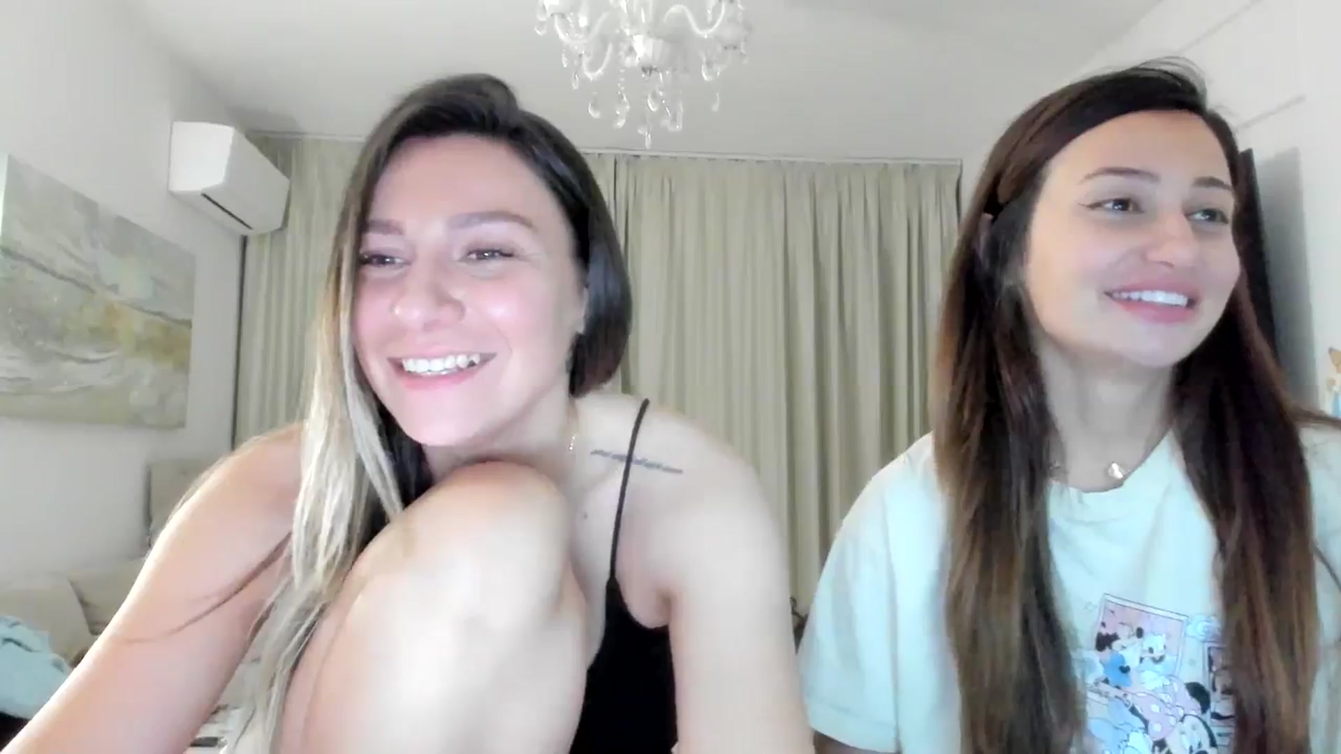 Gallery image thumbnail from ItsEvie's myfreecams stream on, 05/18/2025, 24:15 image 17 of 20