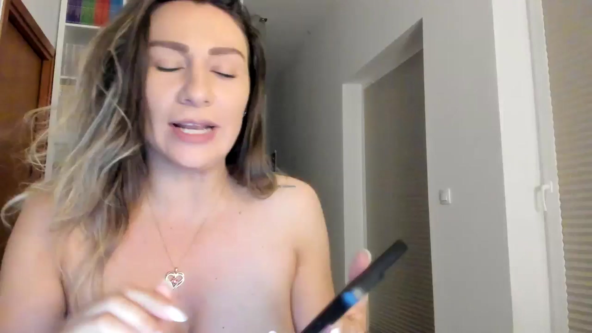 Gallery image thumbnail from ItsEvie's myfreecams stream on, 05/23/2025, 23:59 image 2 of 20