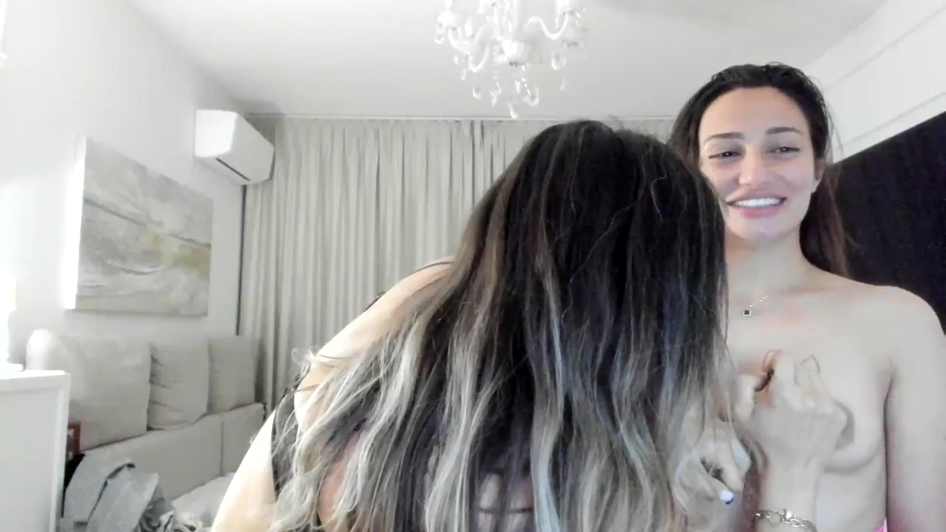 Gallery image thumbnail from ItsEvie's myfreecams stream on, 05/26/2025, 19:09 image 9 of 20
