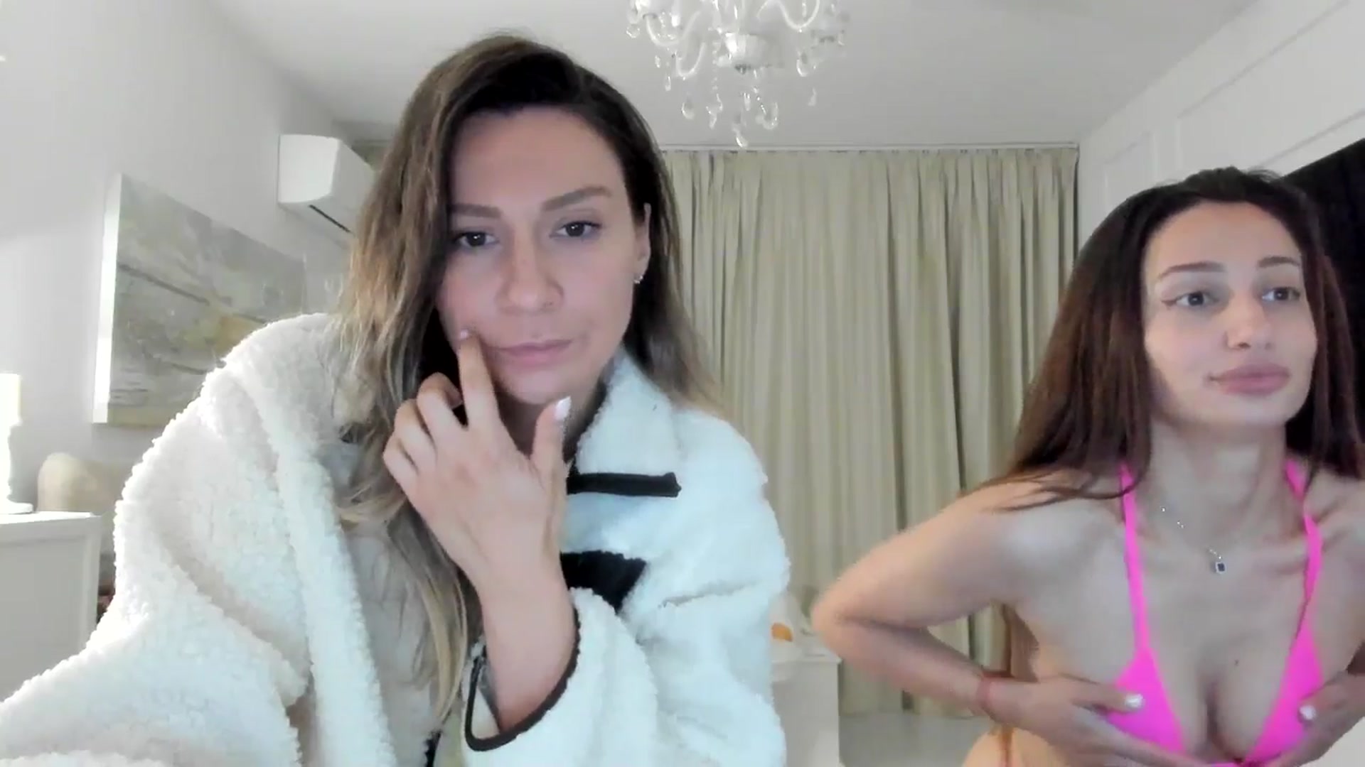 Gallery image thumbnail from ItsEvie's myfreecams stream on, 05/26/2025, 19:09 image 6 of 20