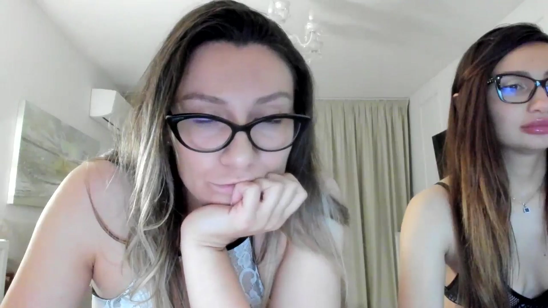Gallery image thumbnail from ItsEvie's myfreecams stream on, 05/27/2025, 23:27 image 6 of 20