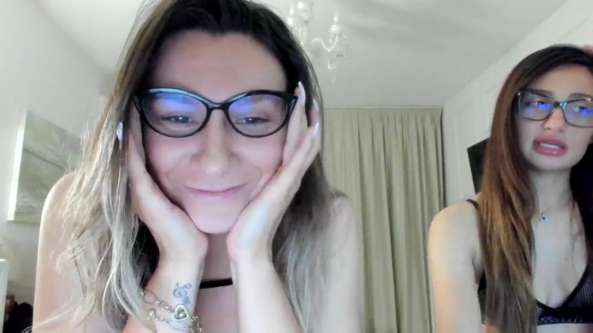 Gallery image thumbnail from ItsEvie's myfreecams stream on, 05/27/2025, 23:27 image 13 of 20