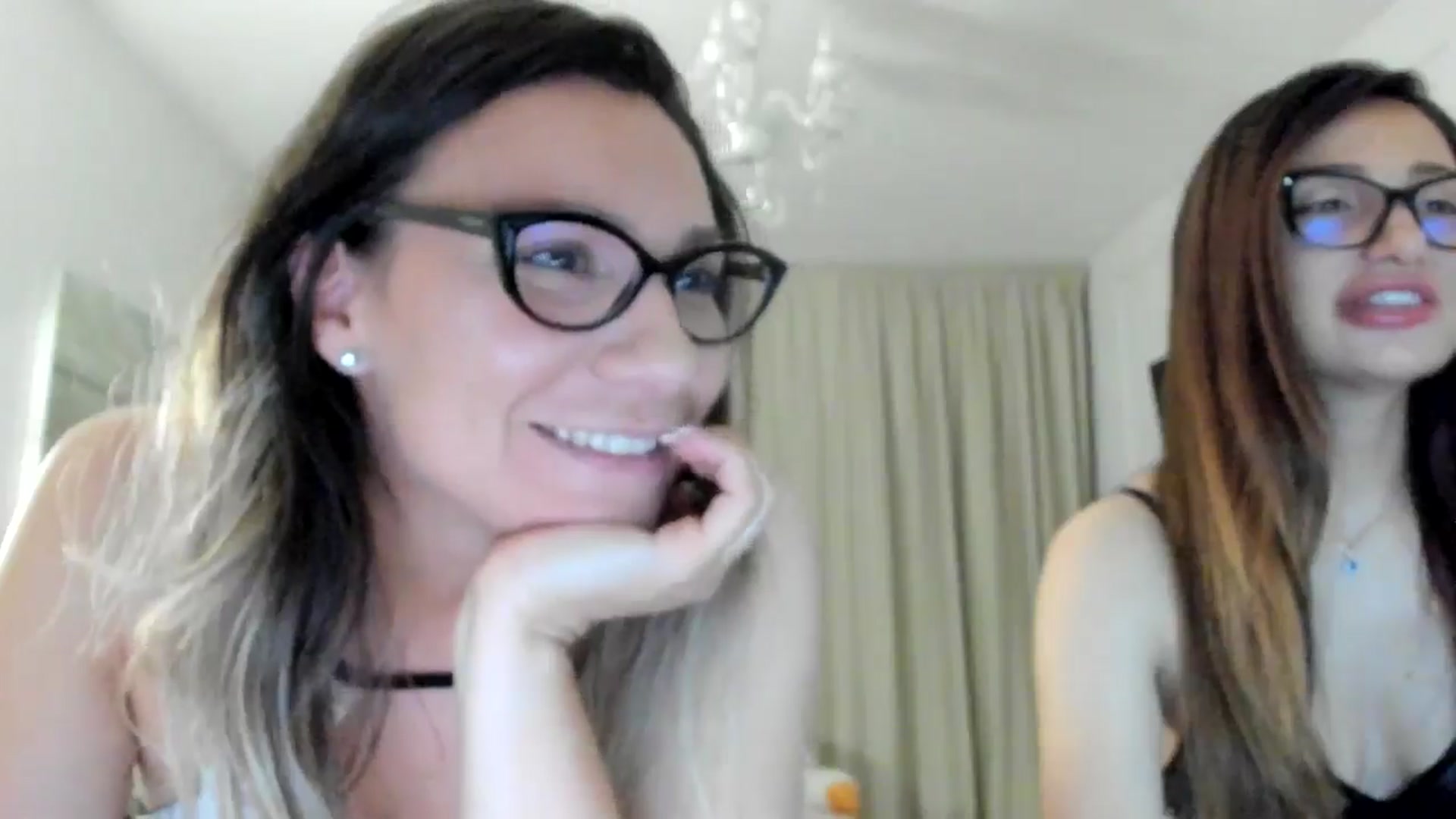 Gallery image thumbnail from ItsEvie's myfreecams stream on, 05/27/2025, 23:27 image 16 of 20