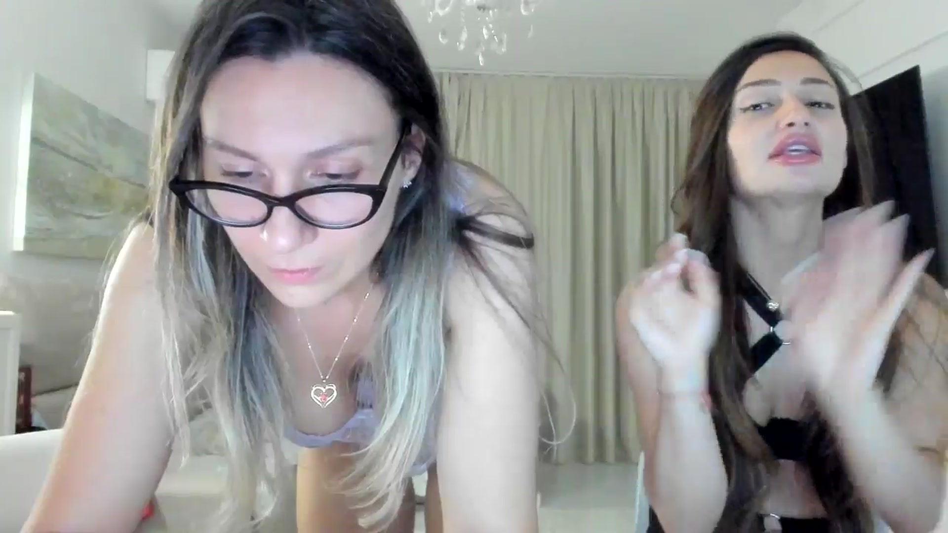 Gallery image thumbnail from ItsEvie's myfreecams stream on, 05/30/2025, 24:11 image 12 of 20