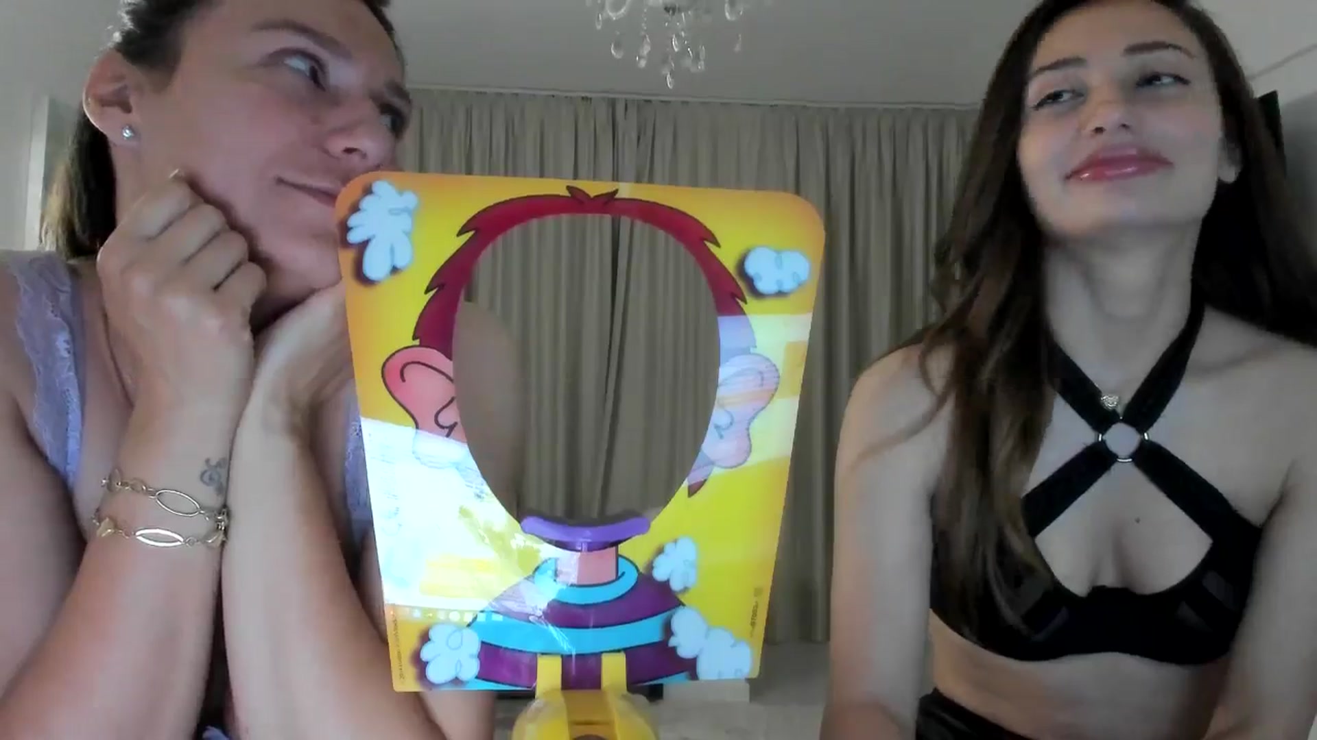 Gallery image thumbnail from ItsEvie's myfreecams stream on, 05/30/2025, 24:11 image 7 of 20