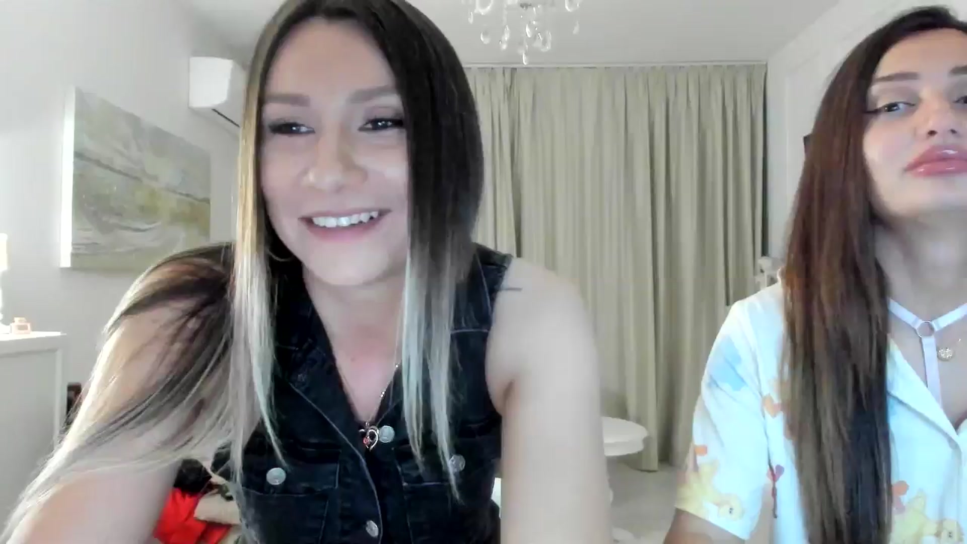 Gallery image thumbnail from ItsEvie's myfreecams stream on, 05/31/2025, 24:24 image 1 of 20