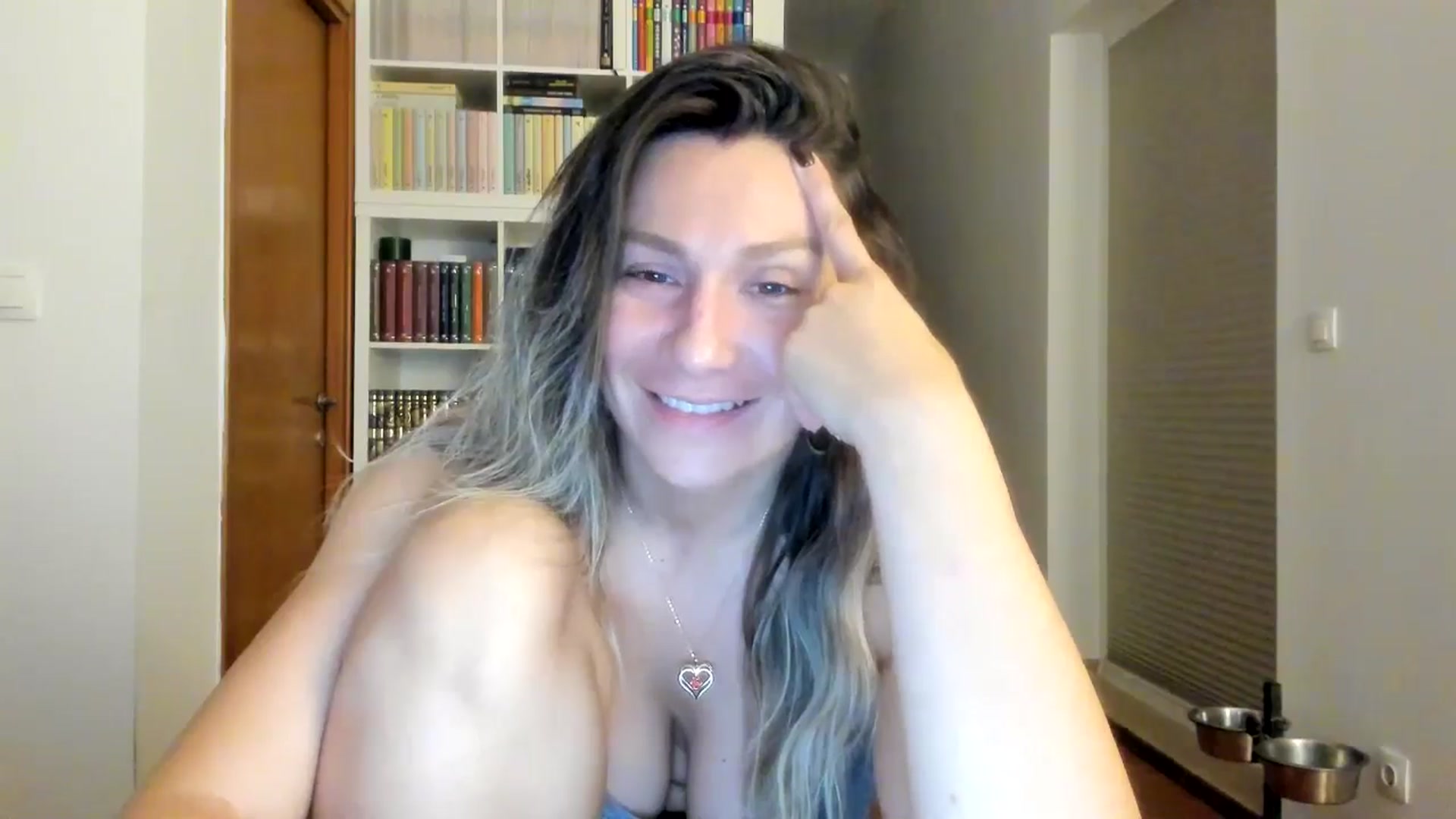 Gallery image thumbnail from ItsEvie's myfreecams stream on, 06/12/2025, 24:01 image 12 of 20