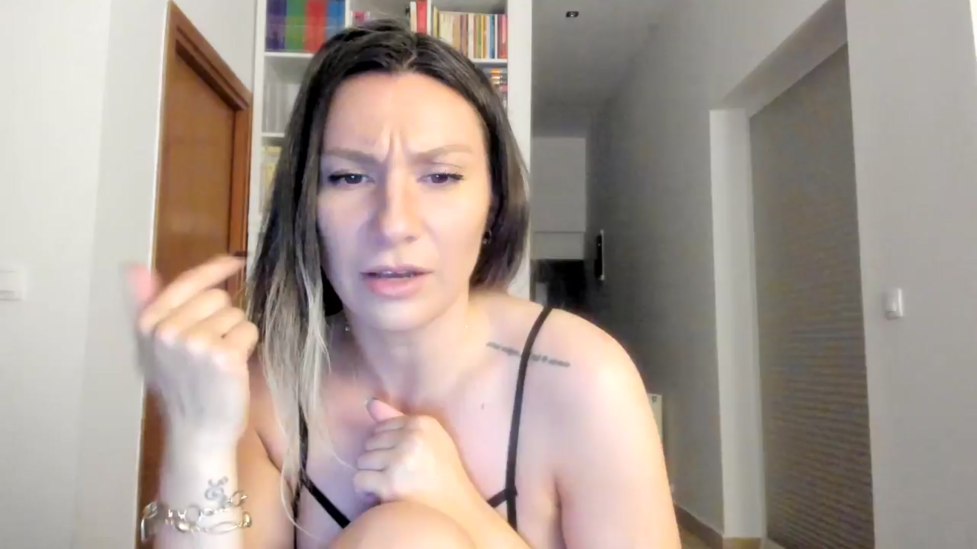 Gallery image thumbnail from ItsEvie's myfreecams stream on, 06/13/2025, 24:03 image 4 of 20