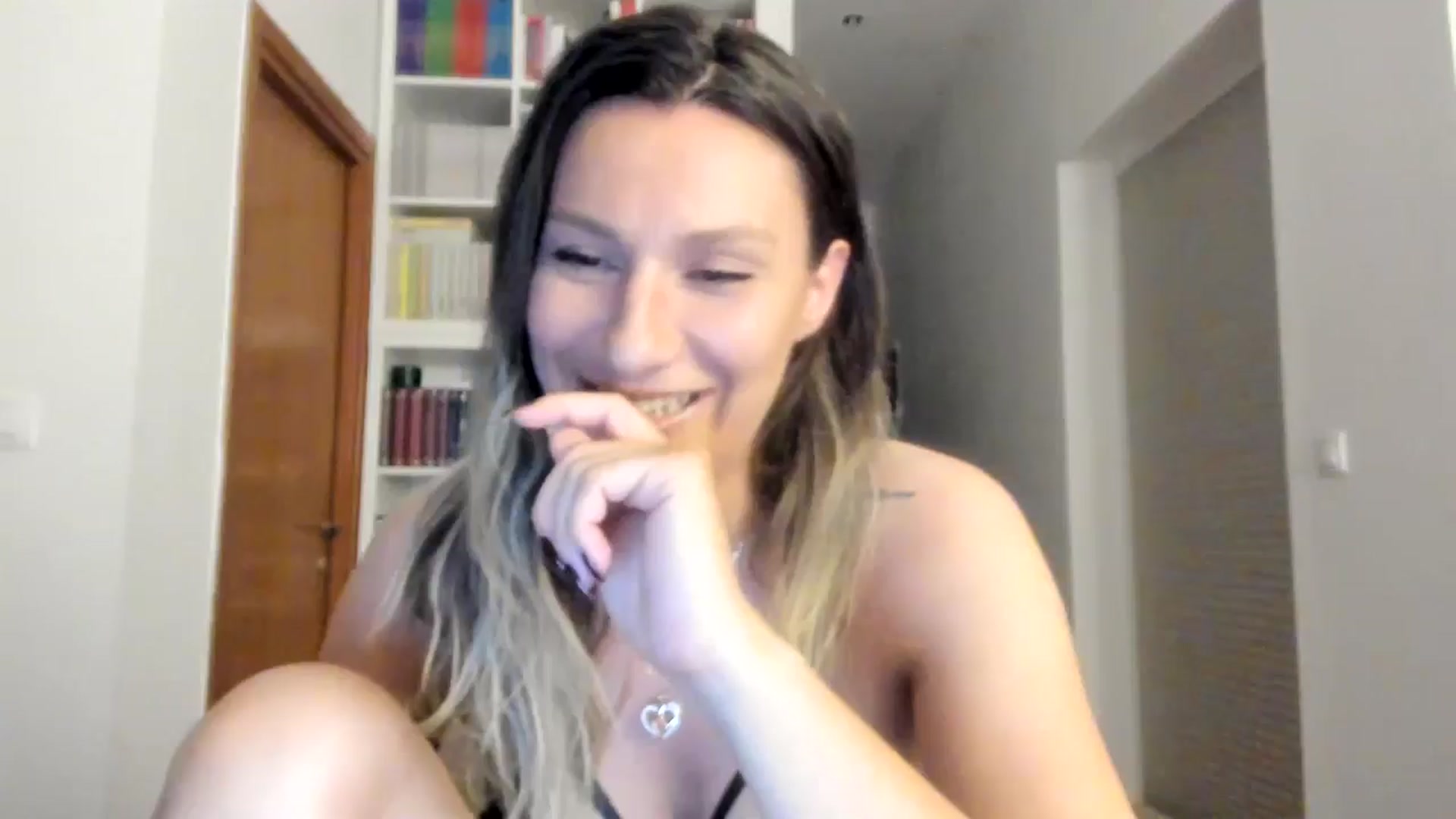 Gallery image thumbnail from ItsEvie's myfreecams stream on, 06/13/2025, 24:03 image 1 of 20