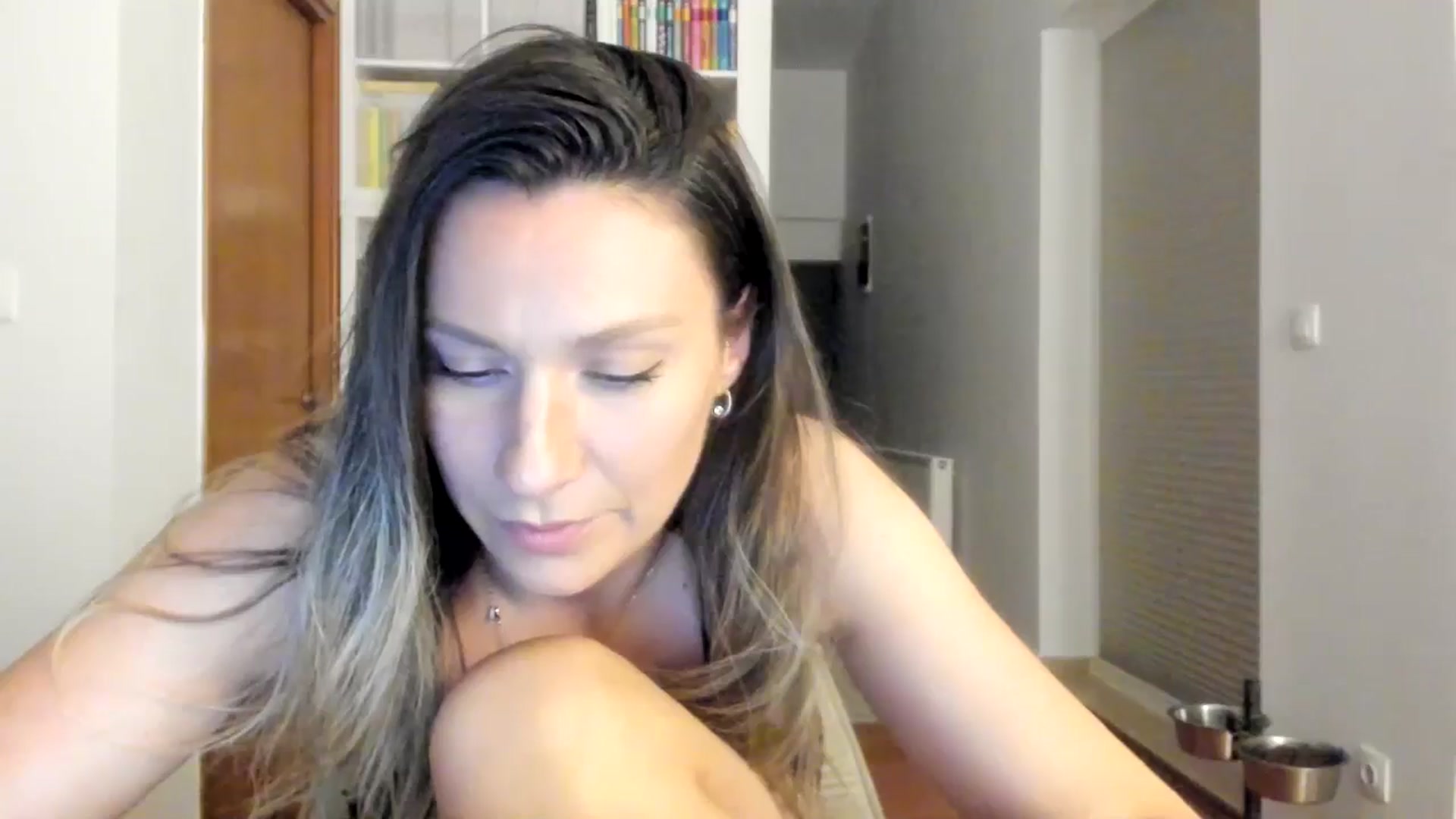 Gallery image thumbnail from ItsEvie's myfreecams stream on, 06/13/2025, 24:03 image 13 of 20