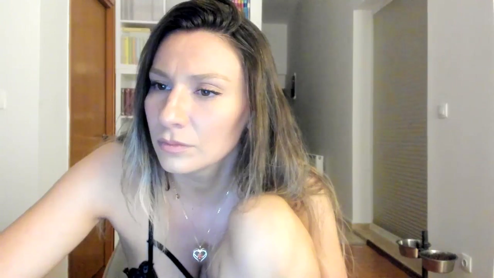 Gallery image thumbnail from ItsEvie's myfreecams stream on, 06/13/2025, 24:03 image 14 of 20