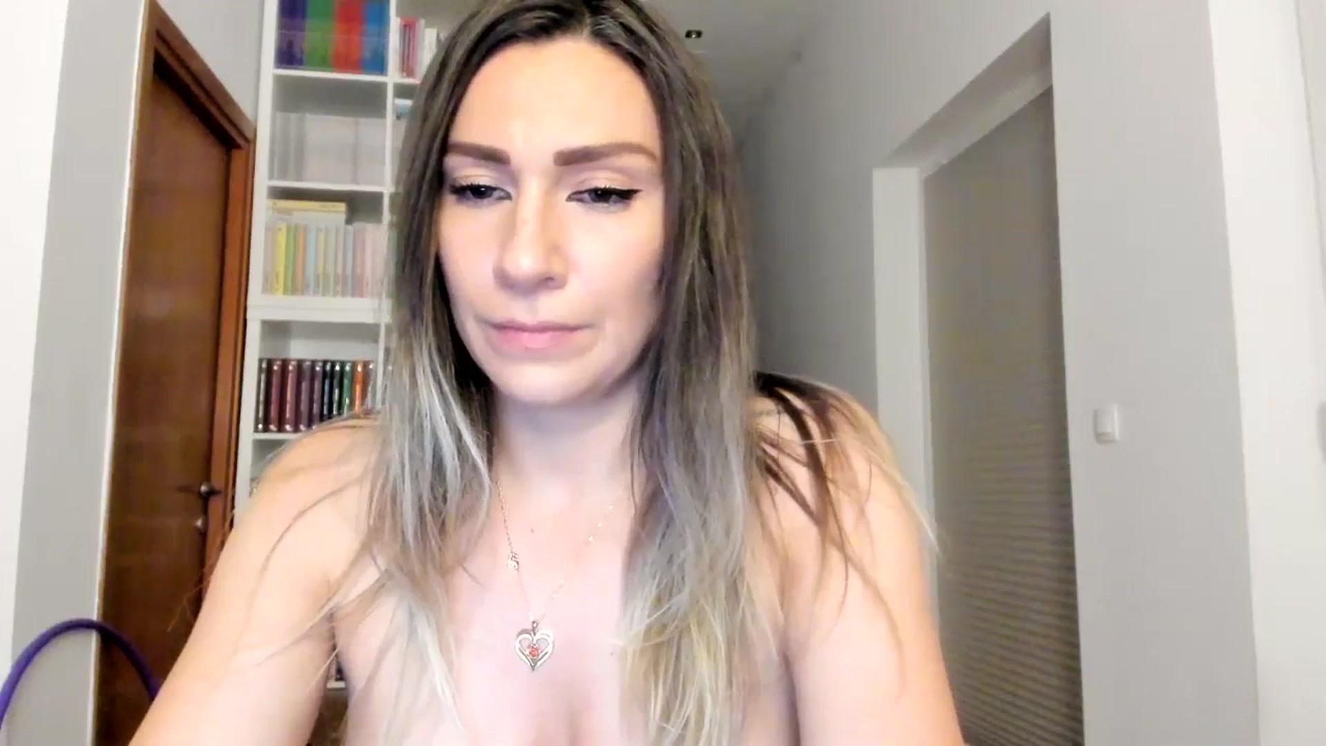 Gallery image thumbnail from ItsEvie's myfreecams stream on, 06/14/2025, 24:24 image 9 of 20