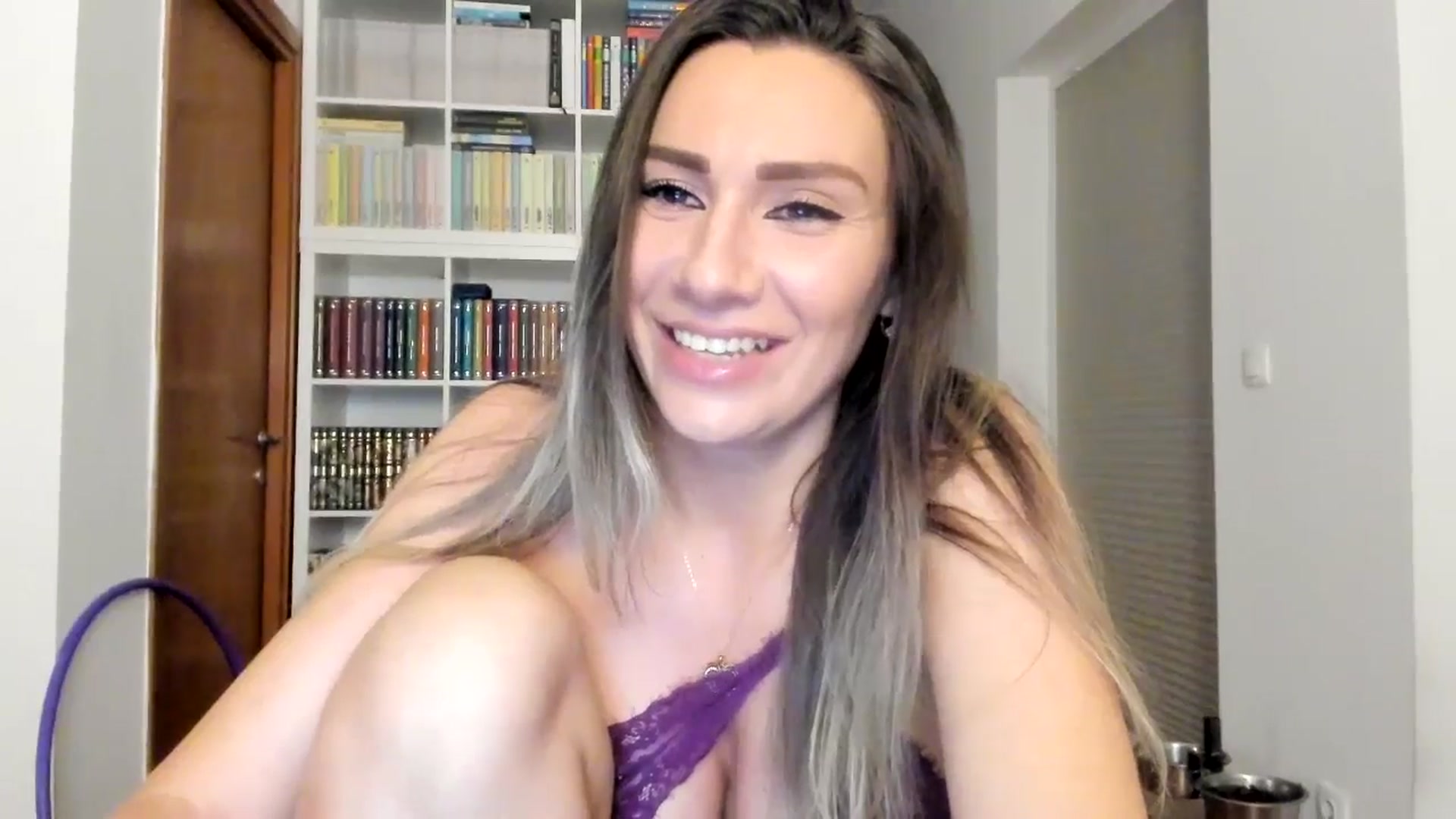 Gallery image thumbnail from ItsEvie's myfreecams stream on, 06/14/2025, 24:26 image 3 of 20