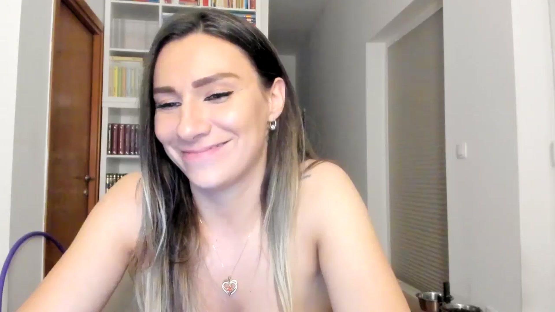 Gallery image thumbnail from ItsEvie's myfreecams stream on, 06/14/2025, 24:44 image 13 of 20