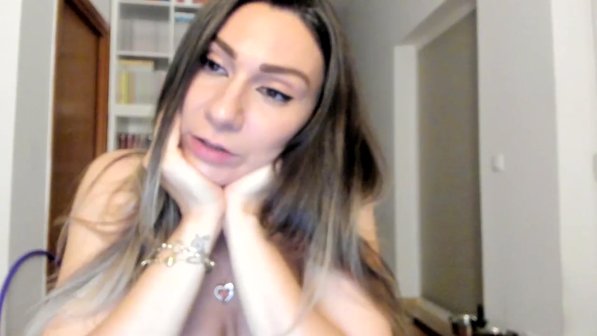 Gallery image thumbnail from ItsEvie's myfreecams stream on, 06/14/2025, 24:44 image 17 of 20