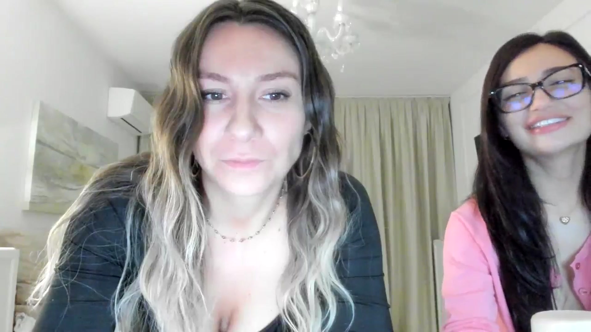 Gallery image thumbnail from ItsEvie's myfreecams stream on, 06/21/2025, 24:18 image 2 of 20