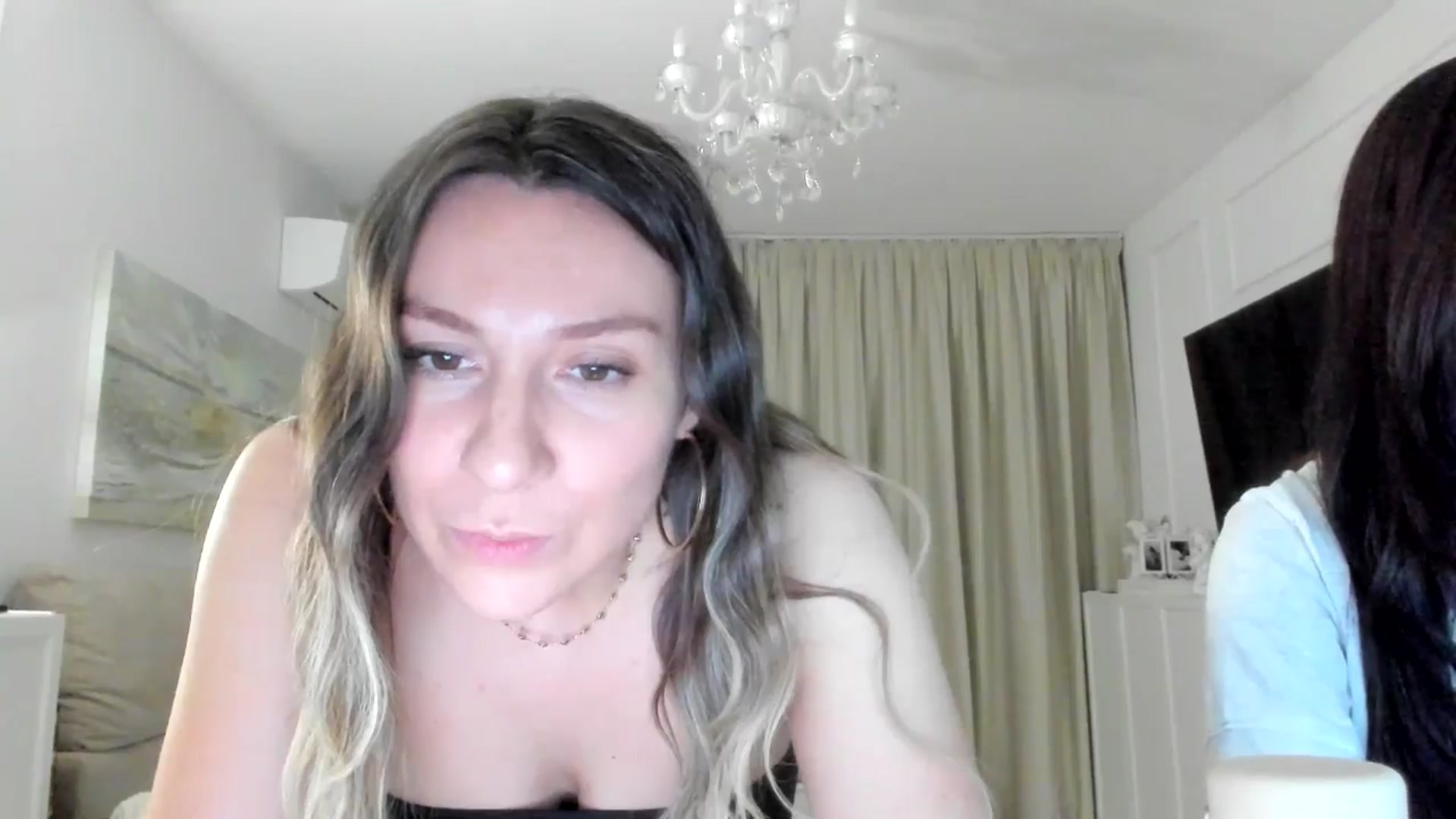 Gallery image thumbnail from ItsEvie's myfreecams stream on, 06/21/2025, 24:18 image 10 of 20