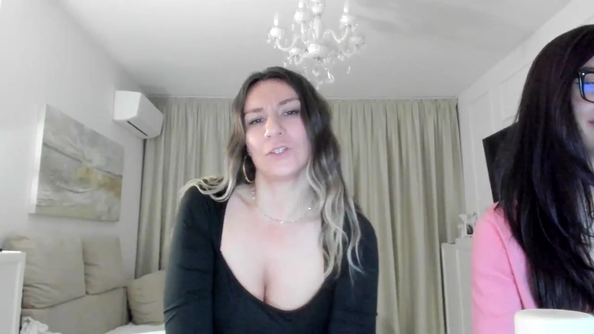 Gallery image thumbnail from ItsEvie's myfreecams stream on, 06/21/2025, 24:18 image 6 of 20