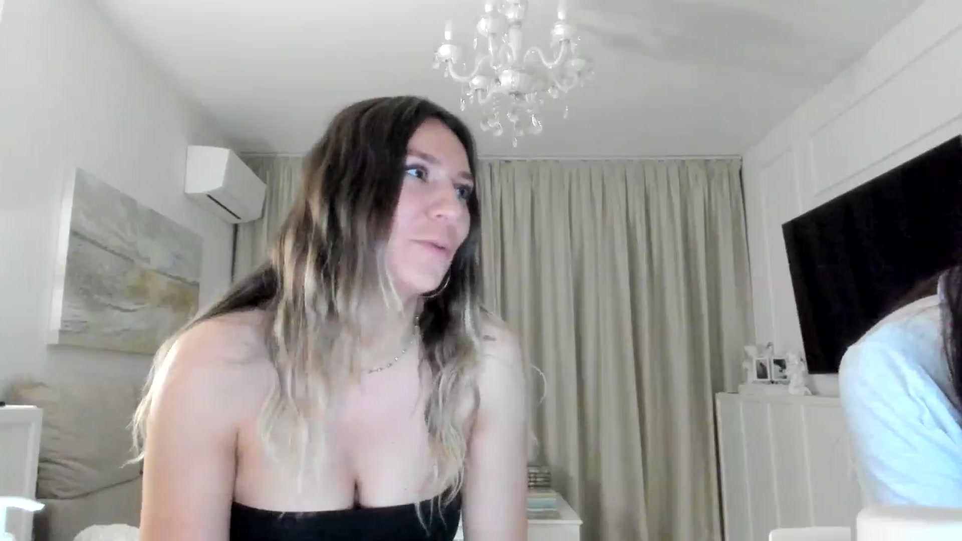 Gallery image thumbnail from ItsEvie's myfreecams stream on, 06/21/2025, 24:18 image 8 of 20
