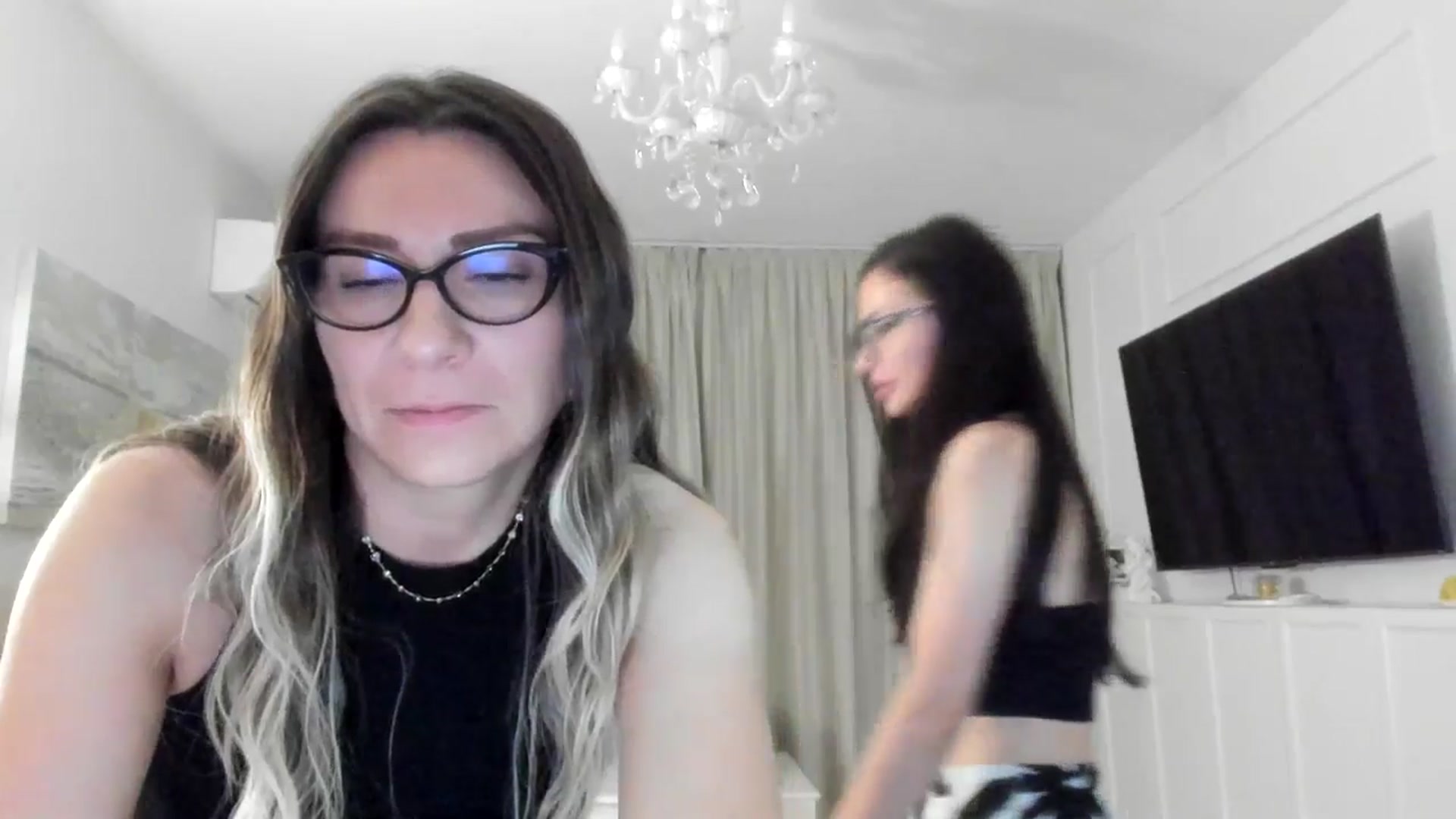 Gallery image thumbnail from ItsEvie's myfreecams stream on, 06/21/2025, 23:48 image 6 of 20