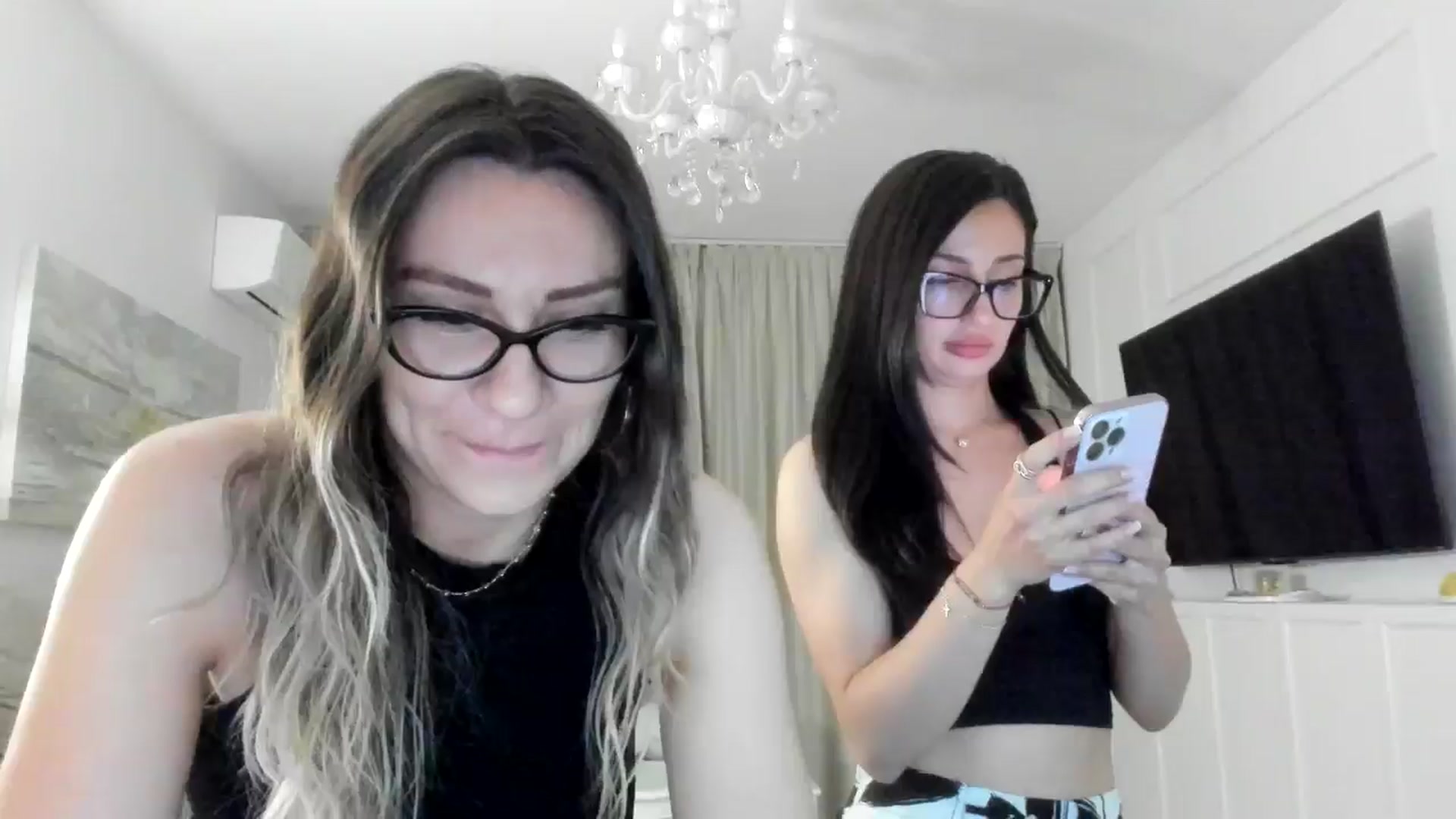Gallery image thumbnail from ItsEvie's myfreecams stream on, 06/21/2025, 23:48 image 2 of 20
