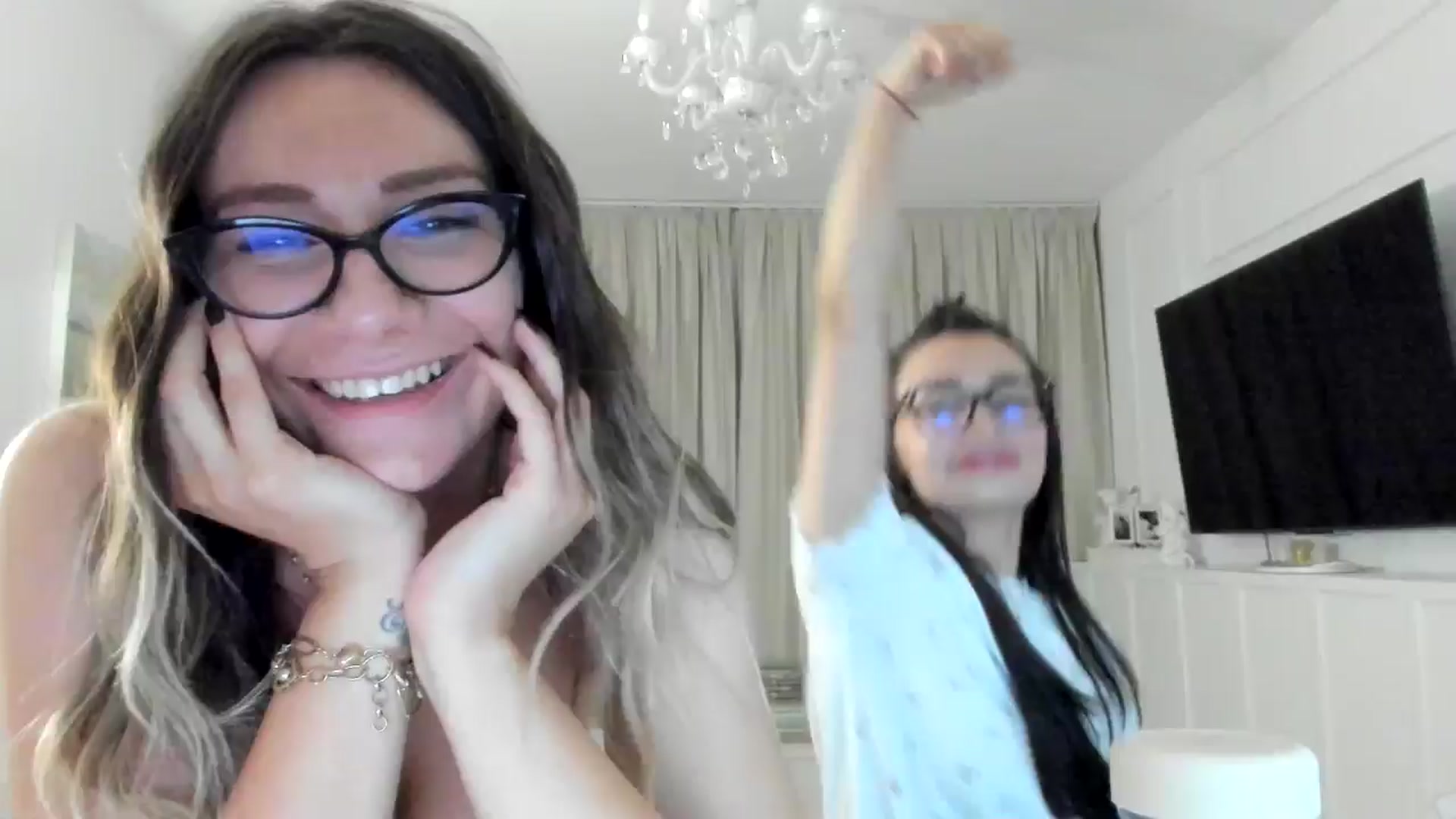 Gallery image thumbnail from ItsEvie's myfreecams stream on, 06/22/2025, 24:17 image 13 of 20