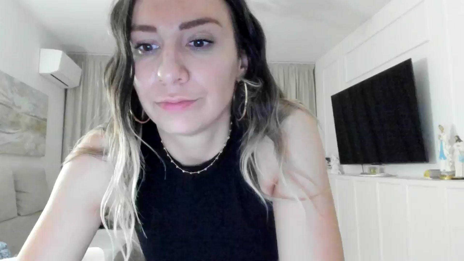 Gallery image thumbnail from ItsEvie's myfreecams stream on, 06/22/2025, 24:17 image 20 of 20