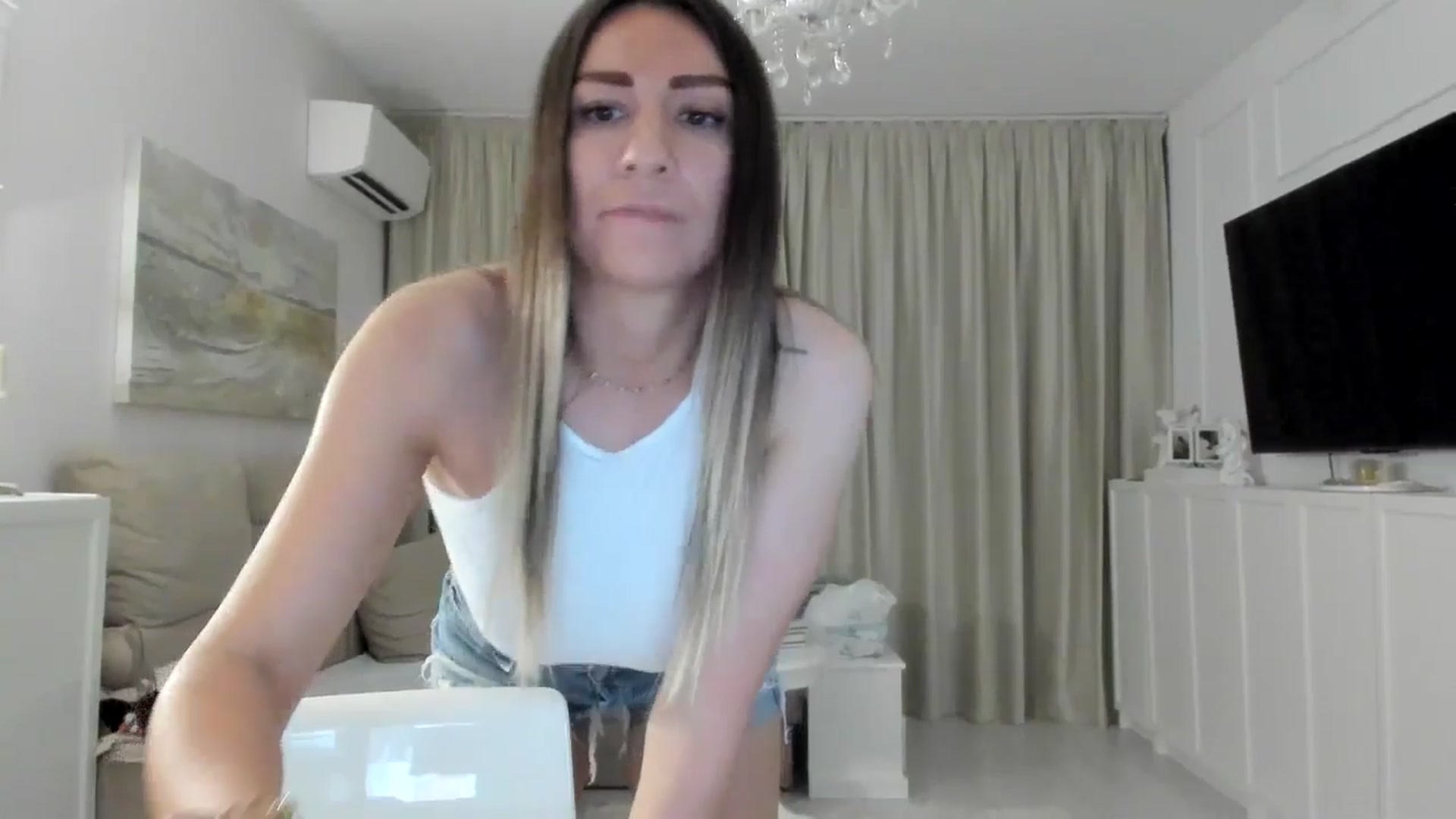 Gallery image thumbnail from ItsEvie's myfreecams stream on, 06/25/2025, 23:14 image 5 of 20