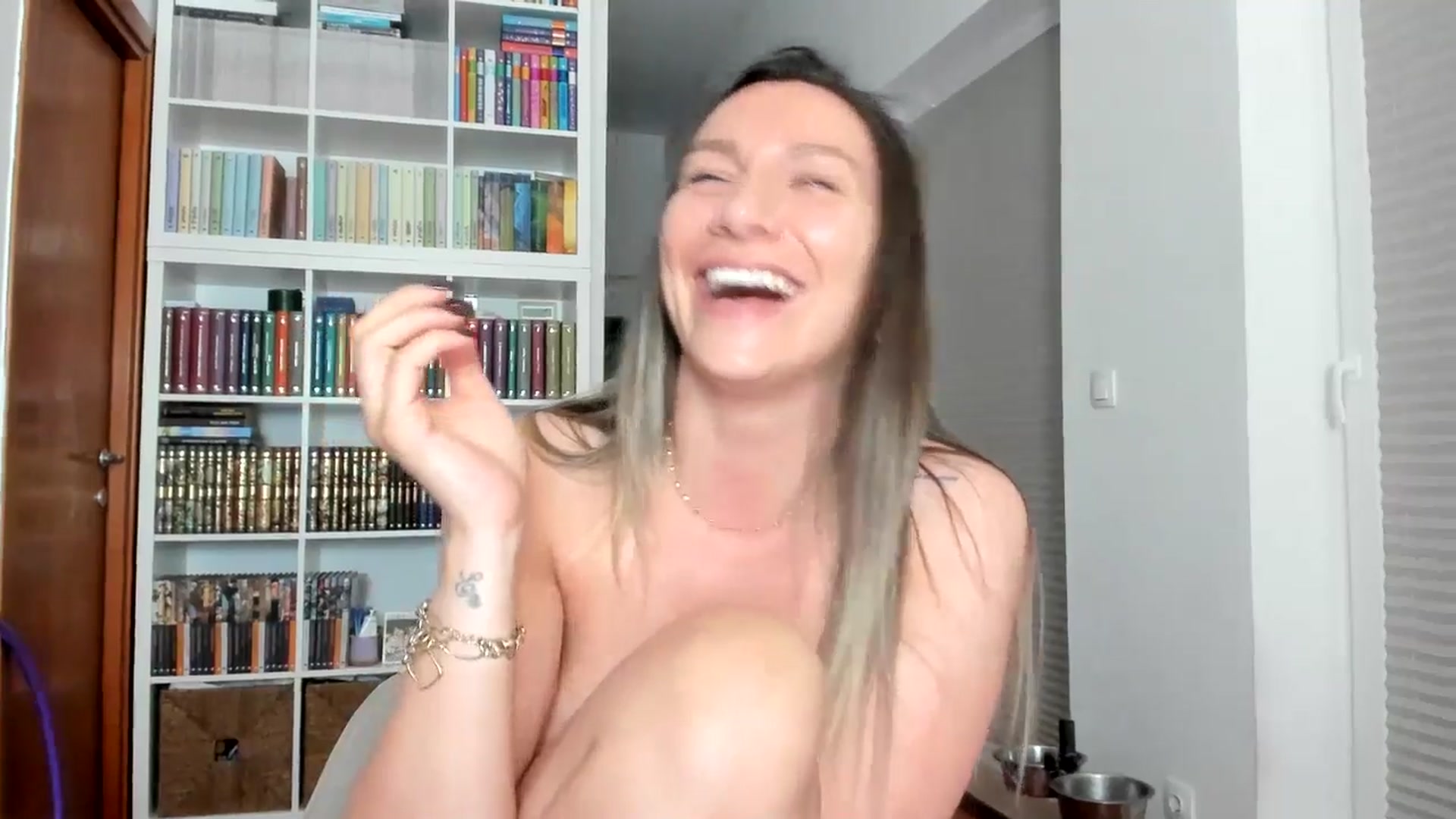 Gallery image thumbnail from ItsEvie's myfreecams stream on, 07/01/2025, 24:44 image 7 of 20