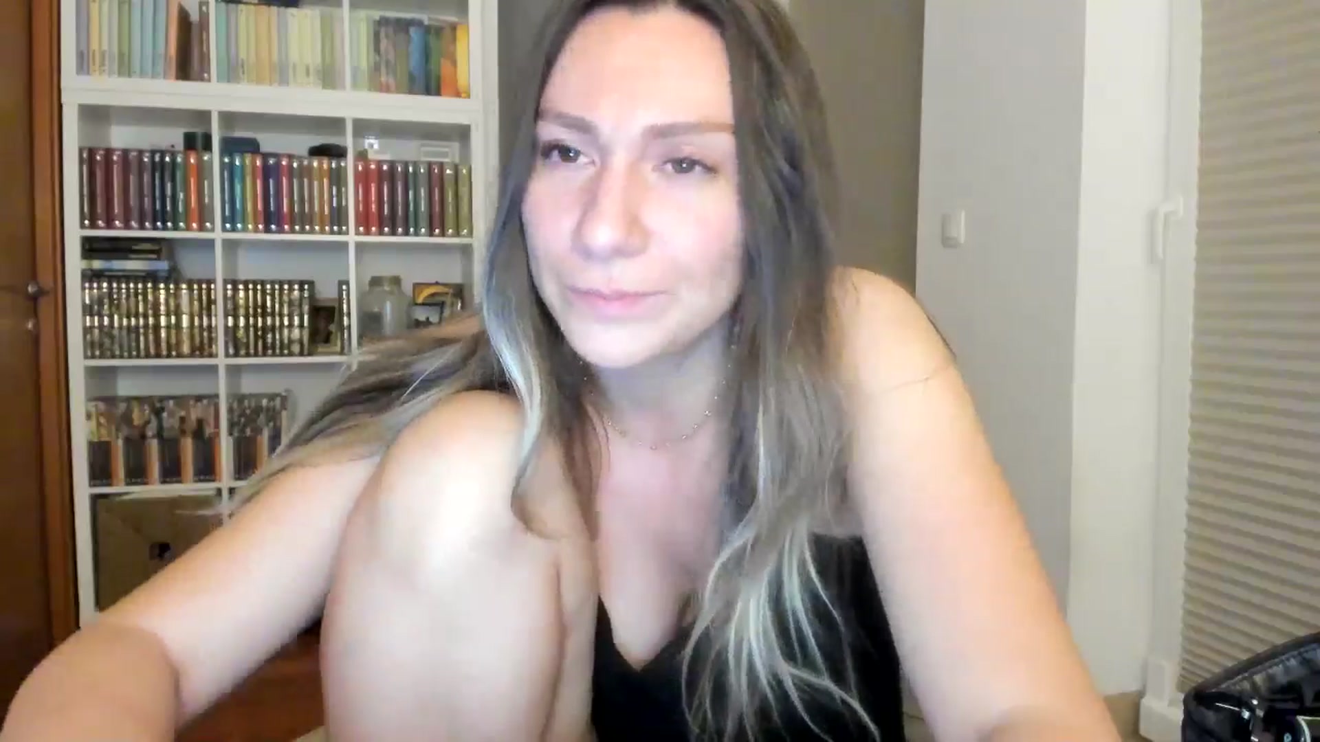 Gallery image thumbnail from ItsEvie's myfreecams stream on, 07/05/2025, 23:31 image 15 of 20
