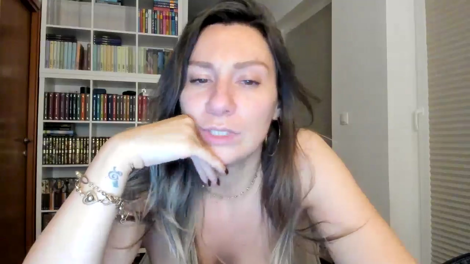 Gallery image thumbnail from ItsEvie's myfreecams stream on, 07/06/2025, 01:57 image 11 of 20