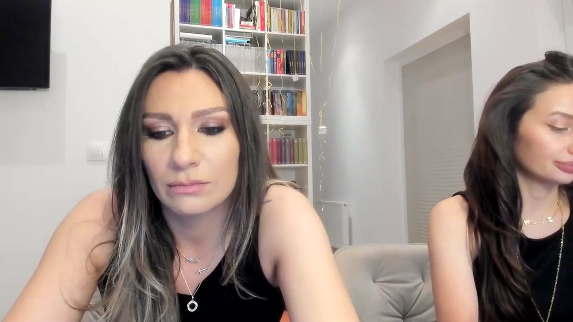 Gallery image thumbnail from ItsEvie's myfreecams stream on, 08/03/2025, 24:16 image 15 of 20
