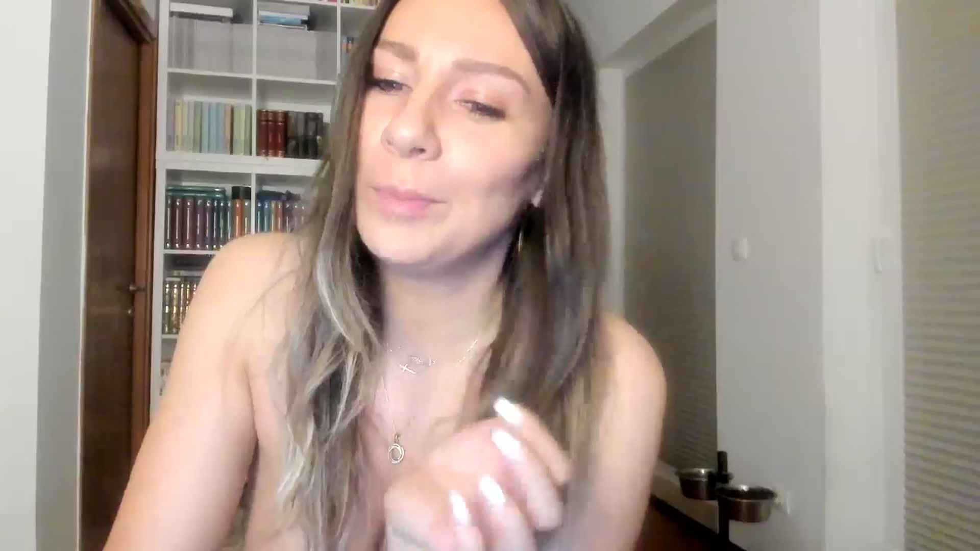 Gallery image thumbnail from ItsEvie's myfreecams stream on, 08/03/2025, 23:23 image 16 of 20