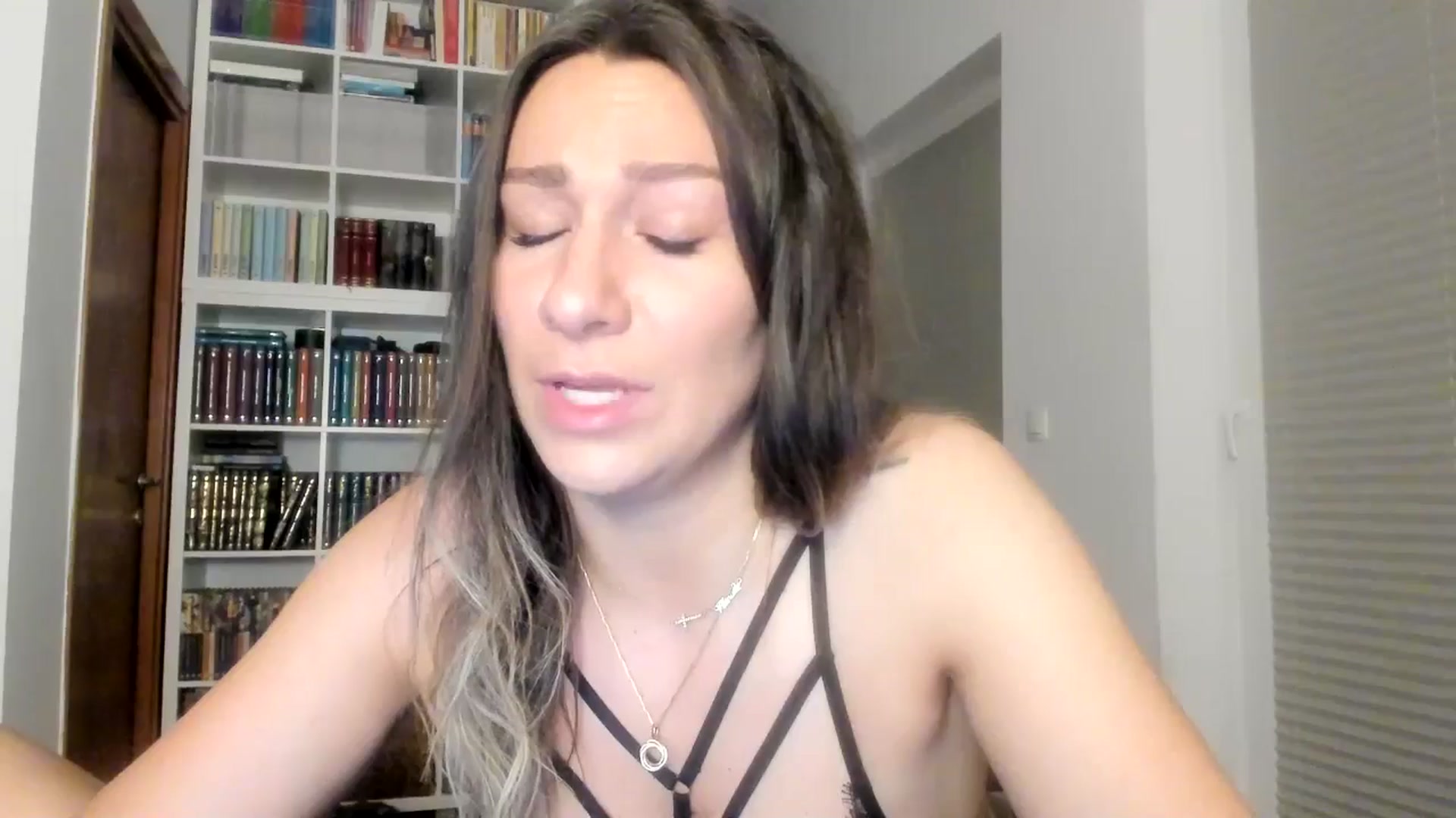 Gallery image thumbnail from ItsEvie's myfreecams stream on, 08/03/2025, 23:23 image 8 of 20