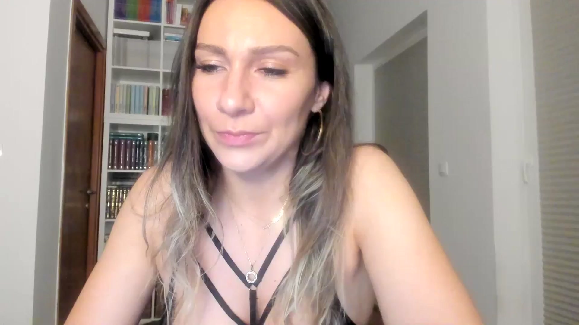 Gallery image thumbnail from ItsEvie's myfreecams stream on, 08/03/2025, 23:23 image 6 of 20