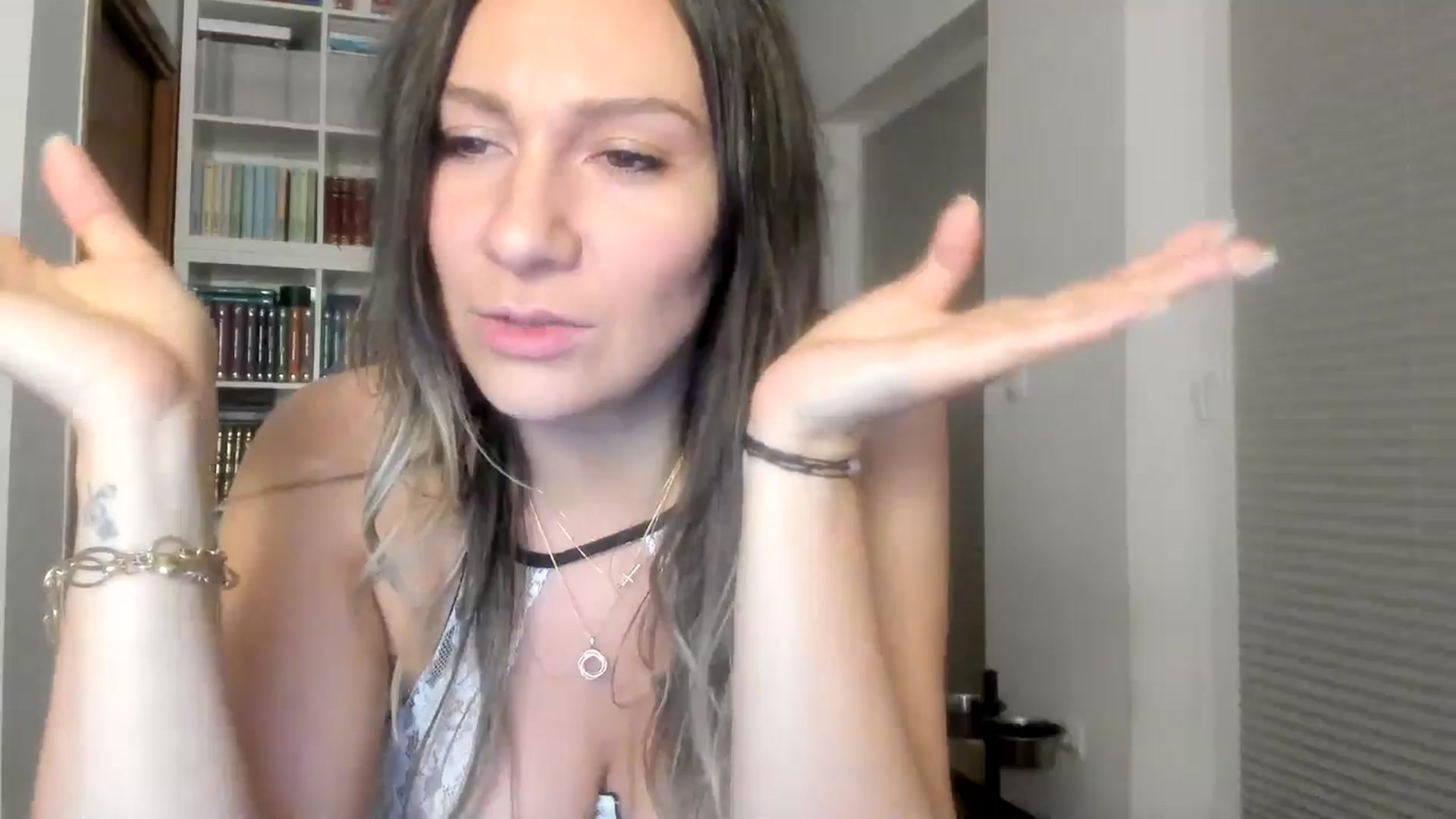 Gallery image thumbnail from ItsEvie's myfreecams stream on, 08/04/2025, 23:22 image 4 of 20